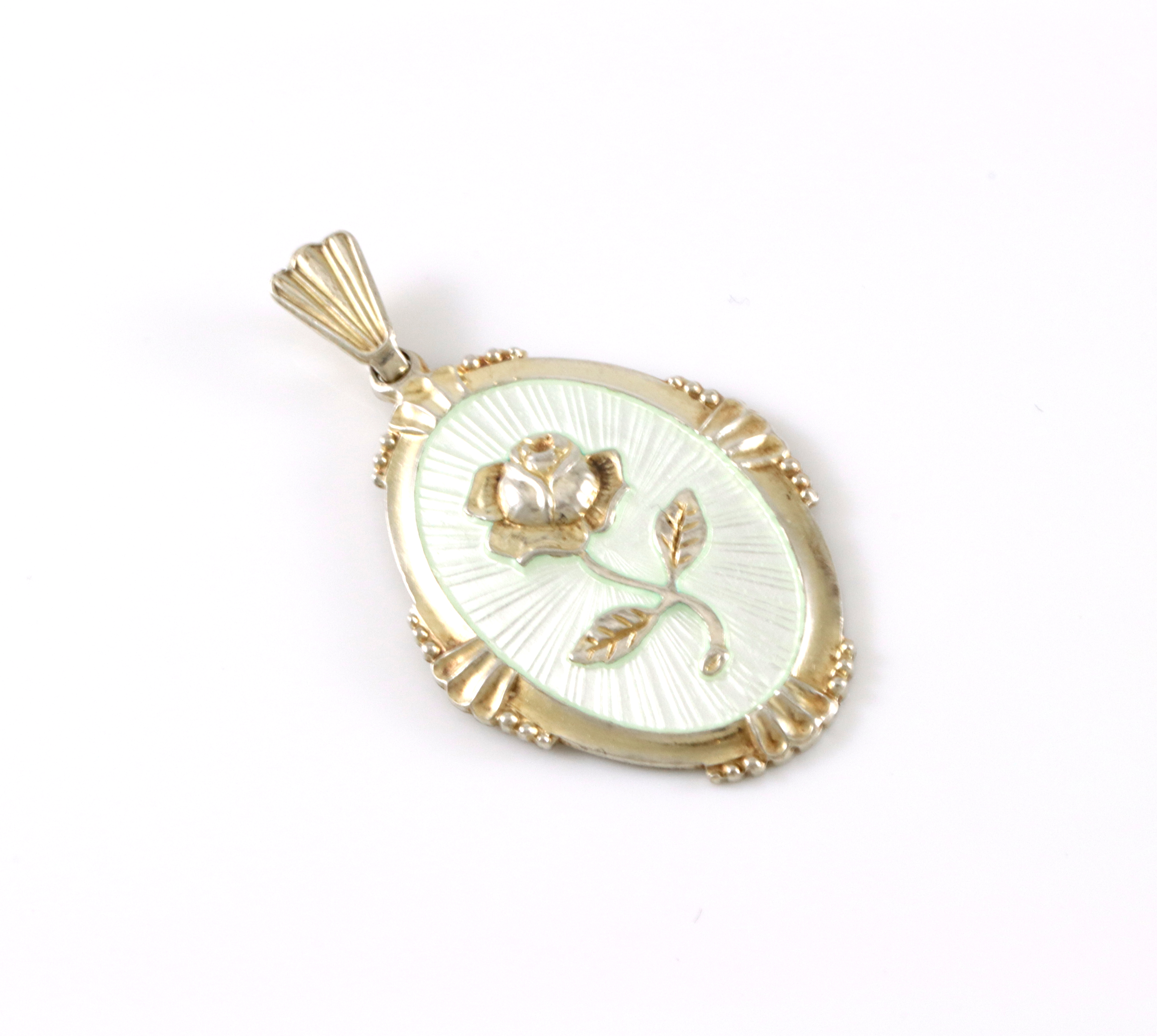 Emaljerte anheng i sølv