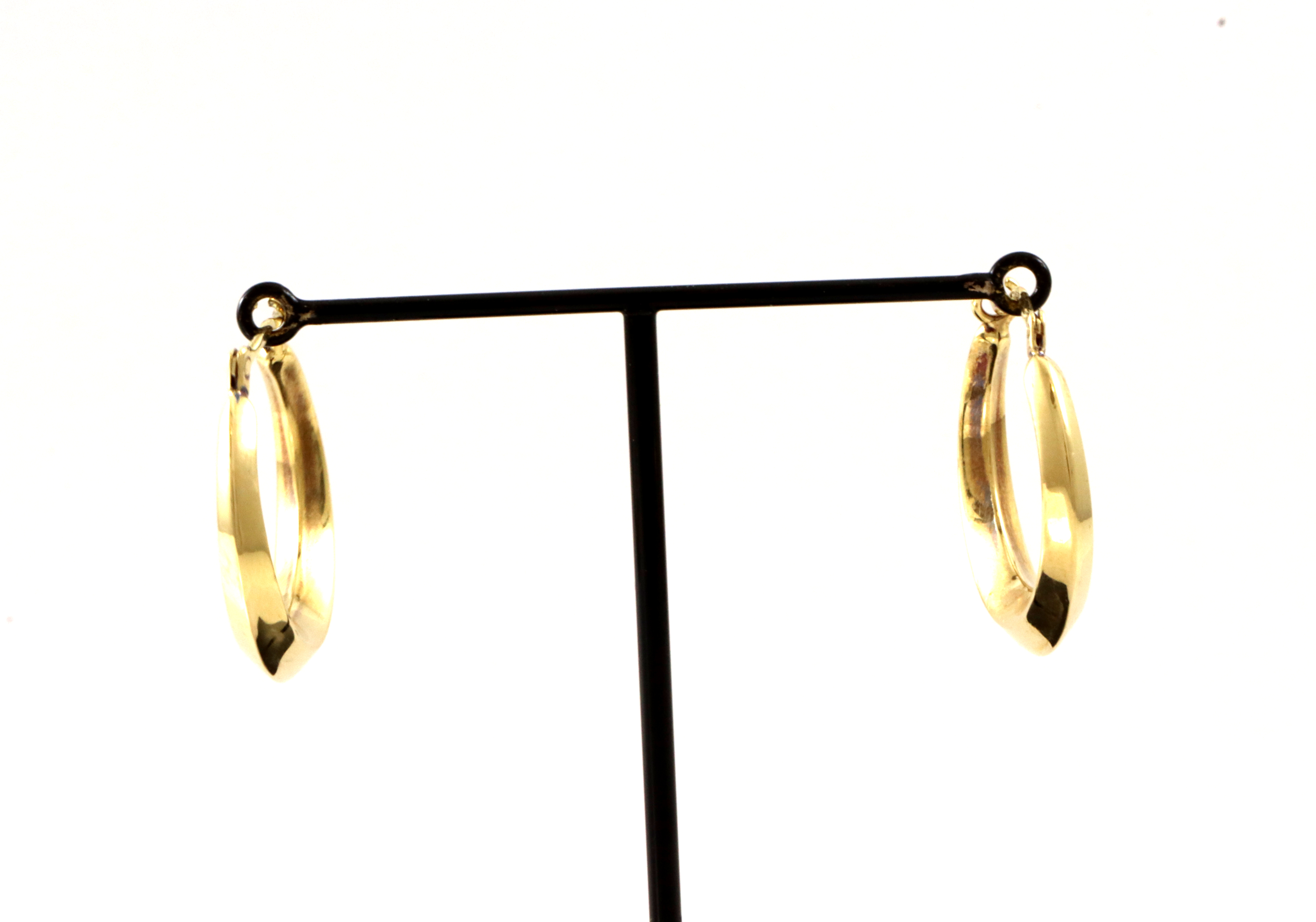 Øreringer. Ivar T Holth