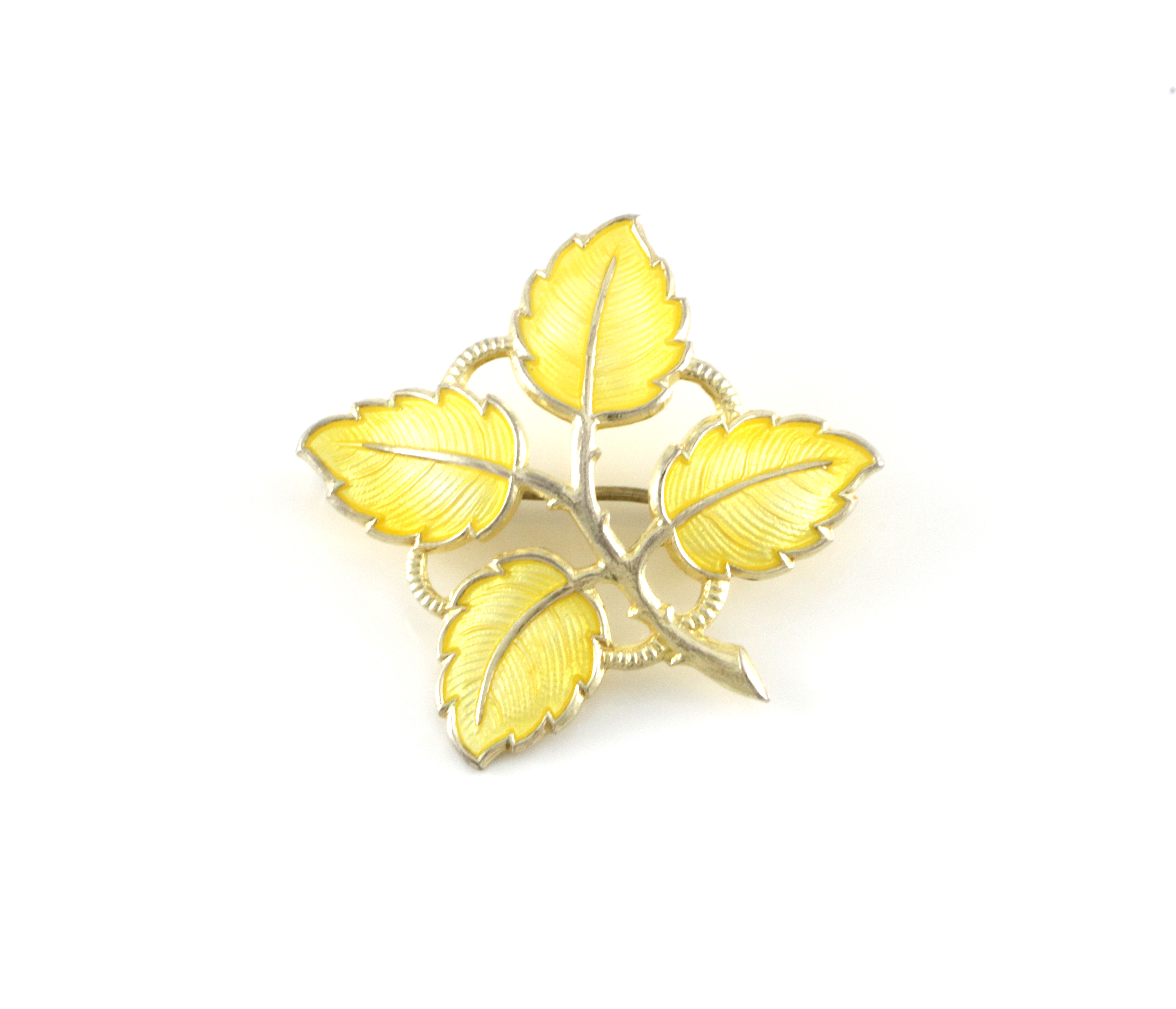 Emaljert brosje i sølv