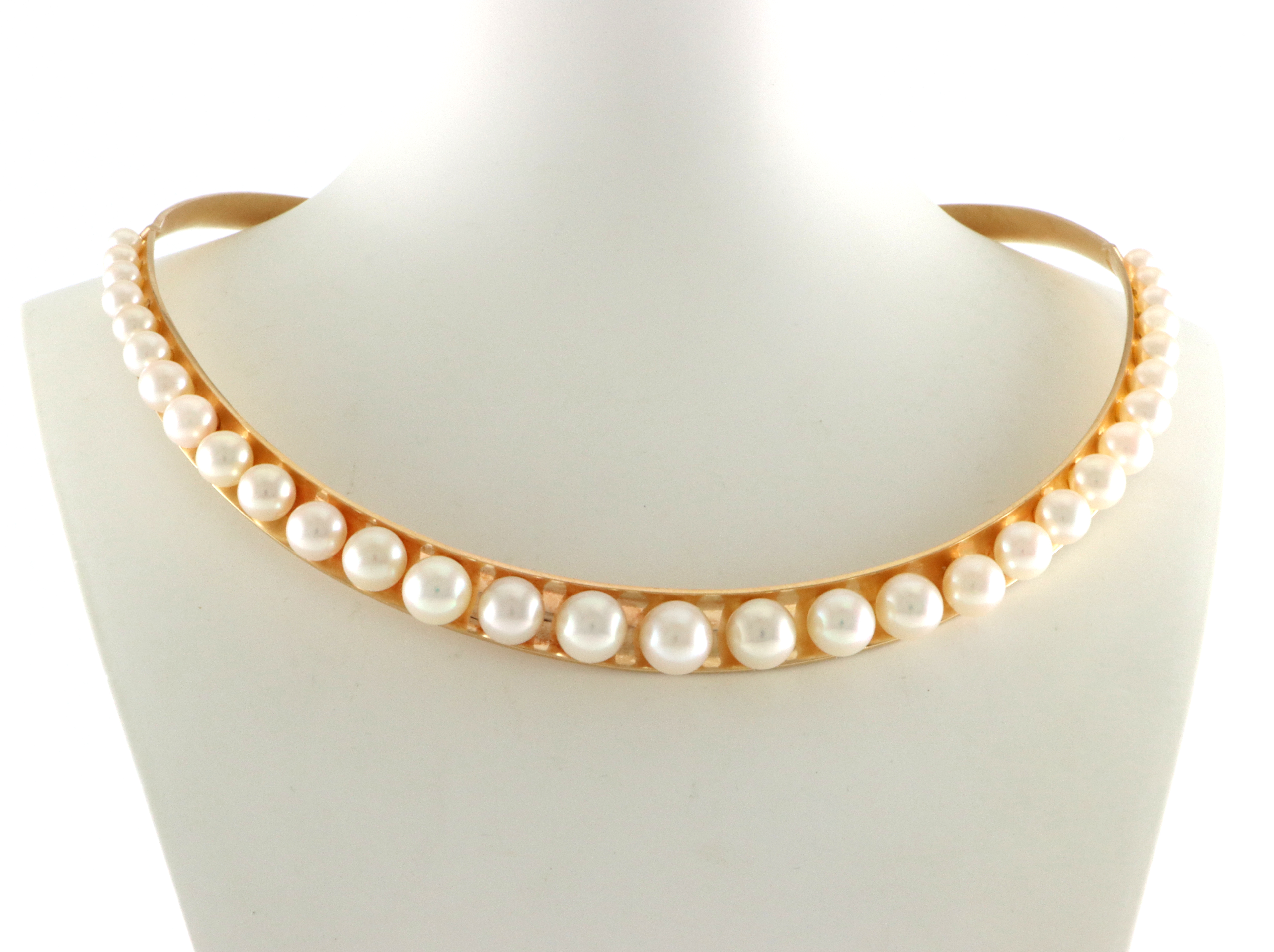 Alton, Sverige. Svært lekker klave med ametyst og perler. 1975