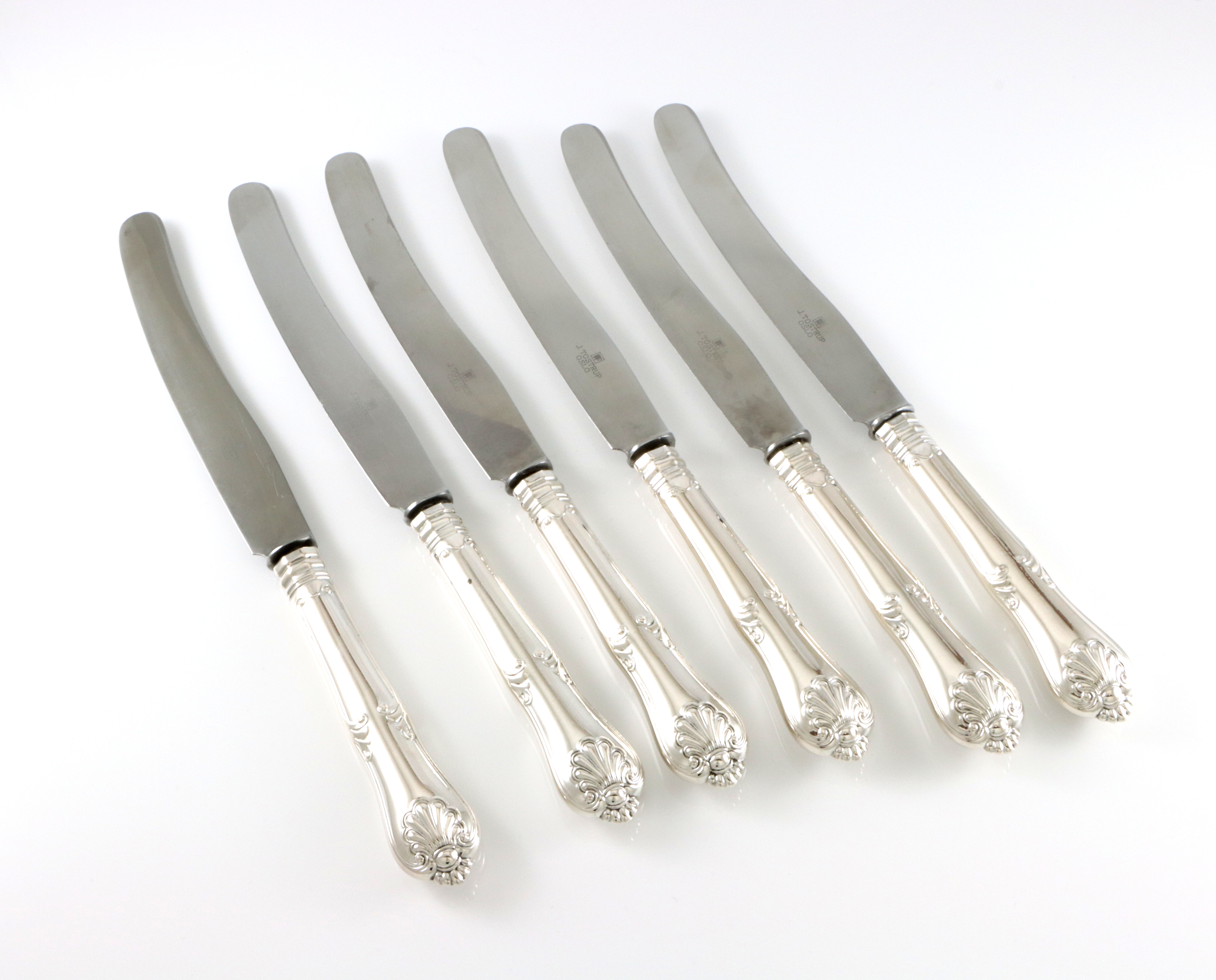 Queens Pattern spisekniver i sølv.