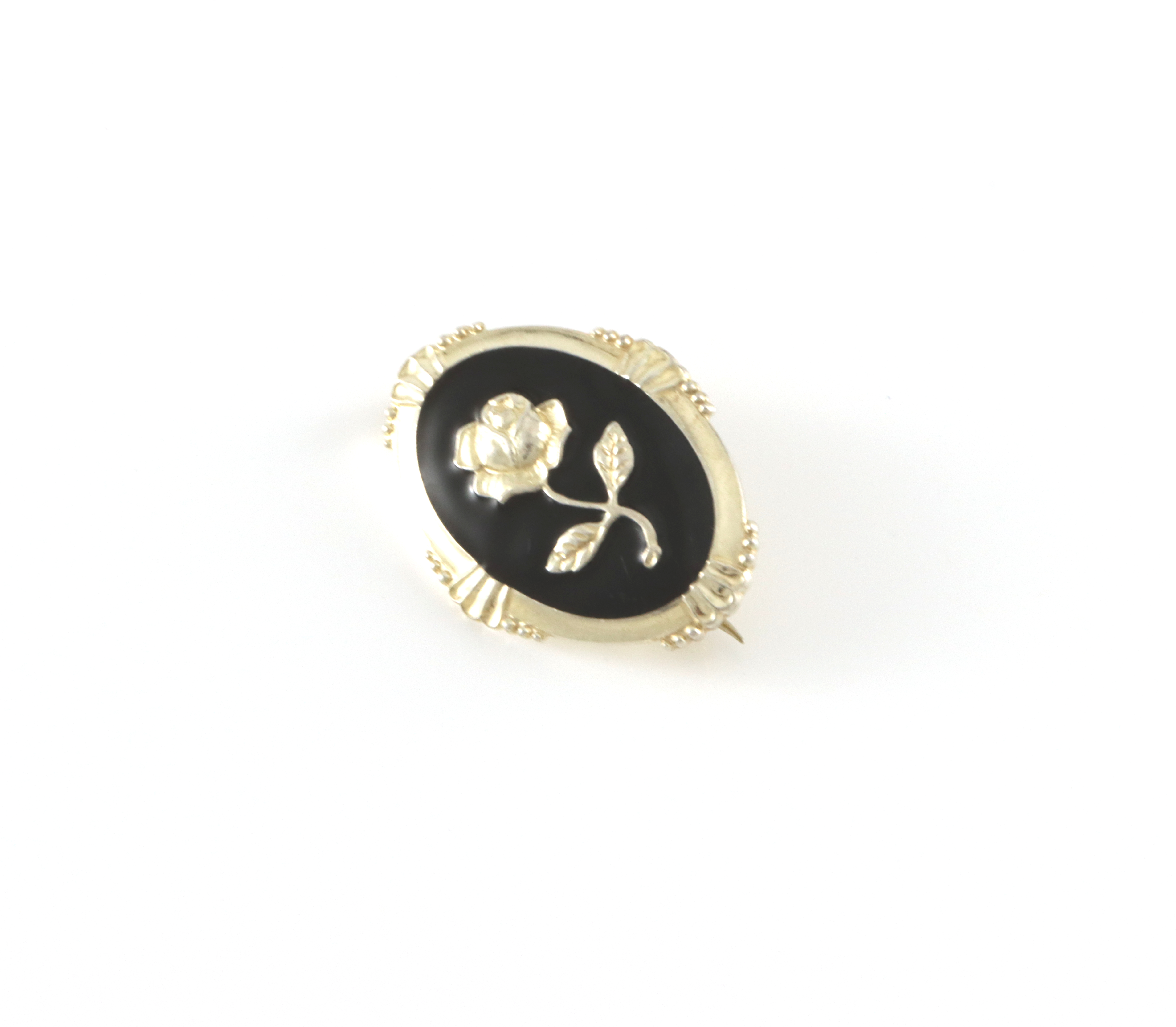 Emaljert brosje i sølv