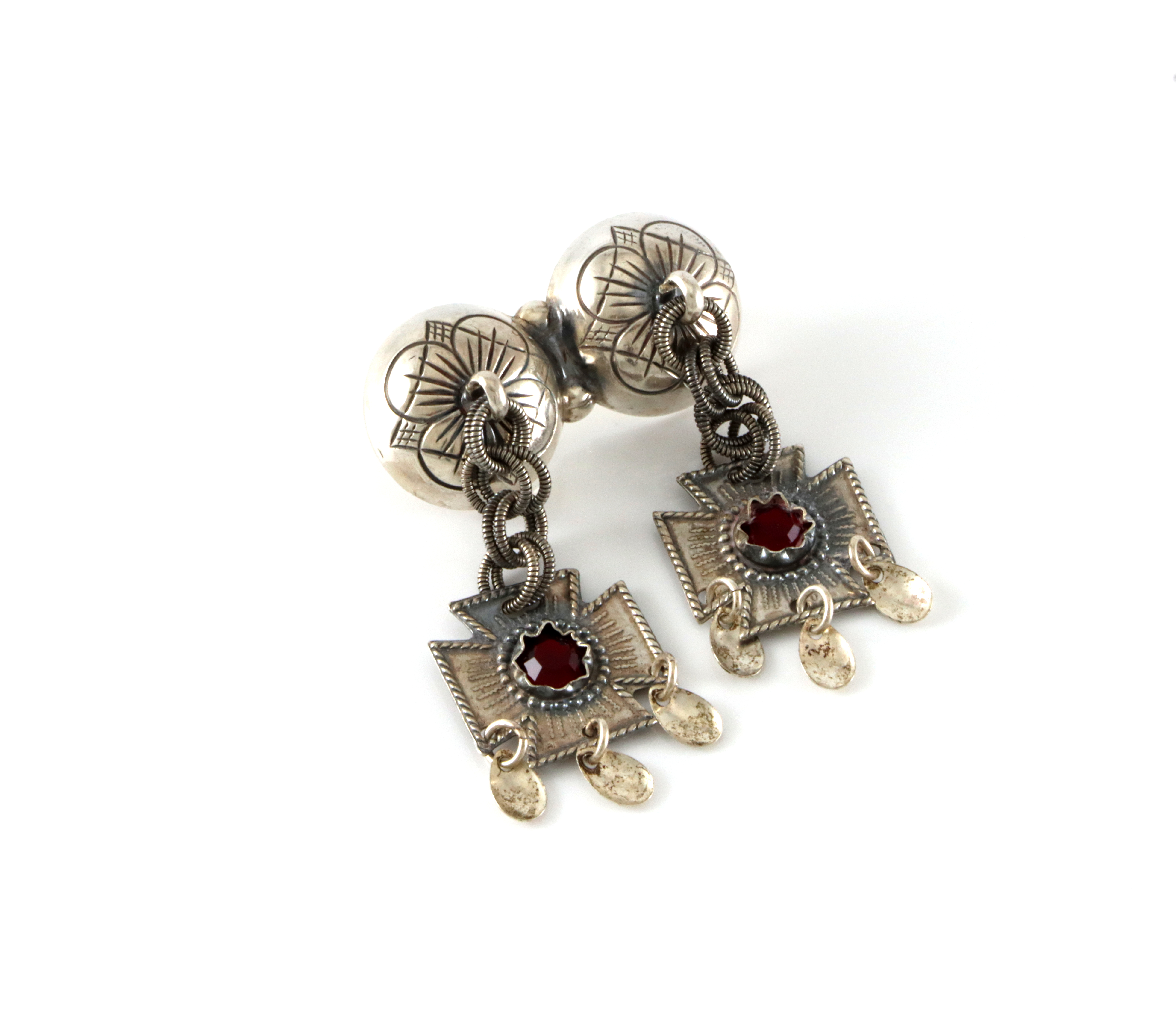 Halssølje med røde steiner. Sylvsmidja