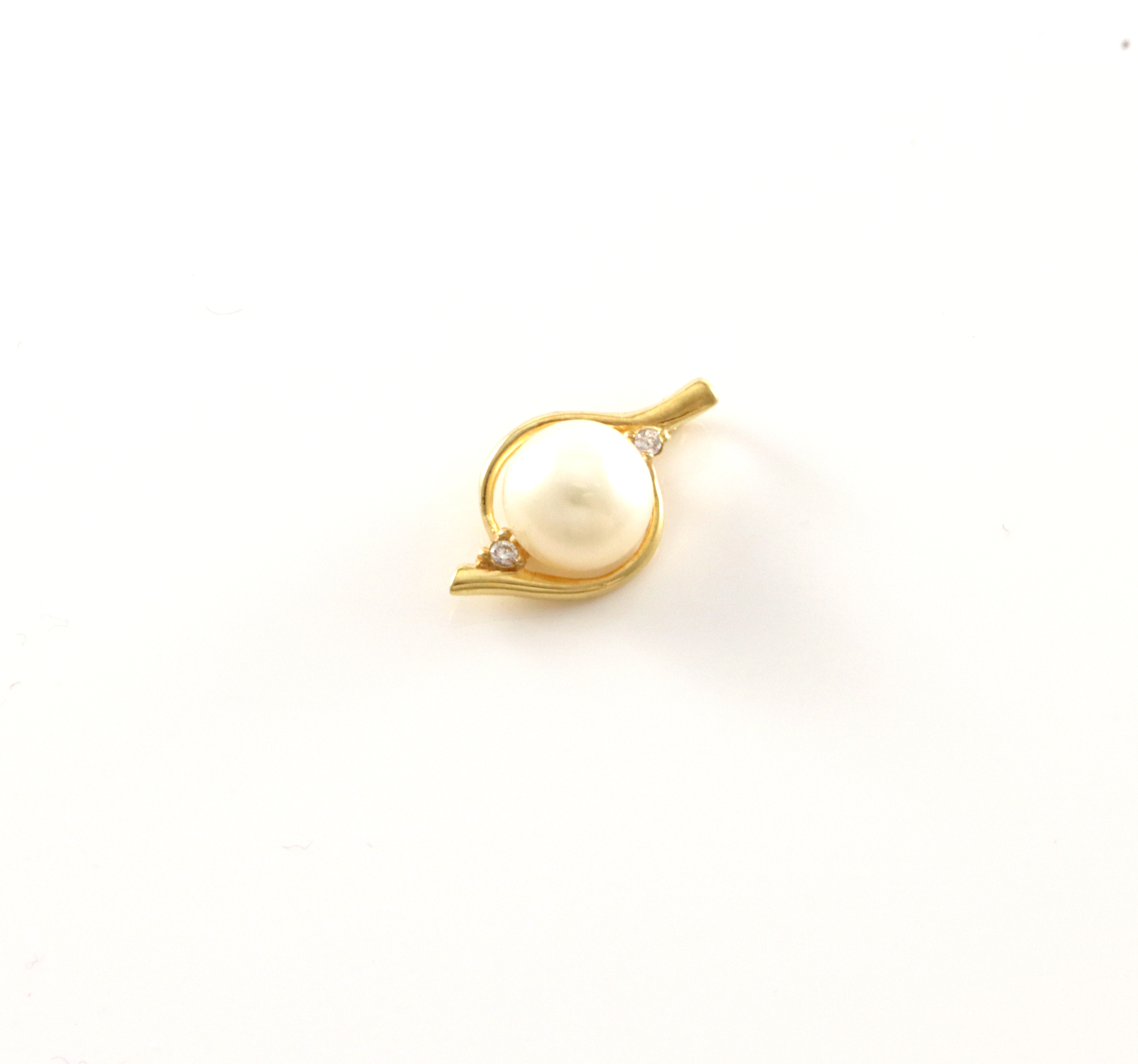 Anheng med perle og blanke steiner