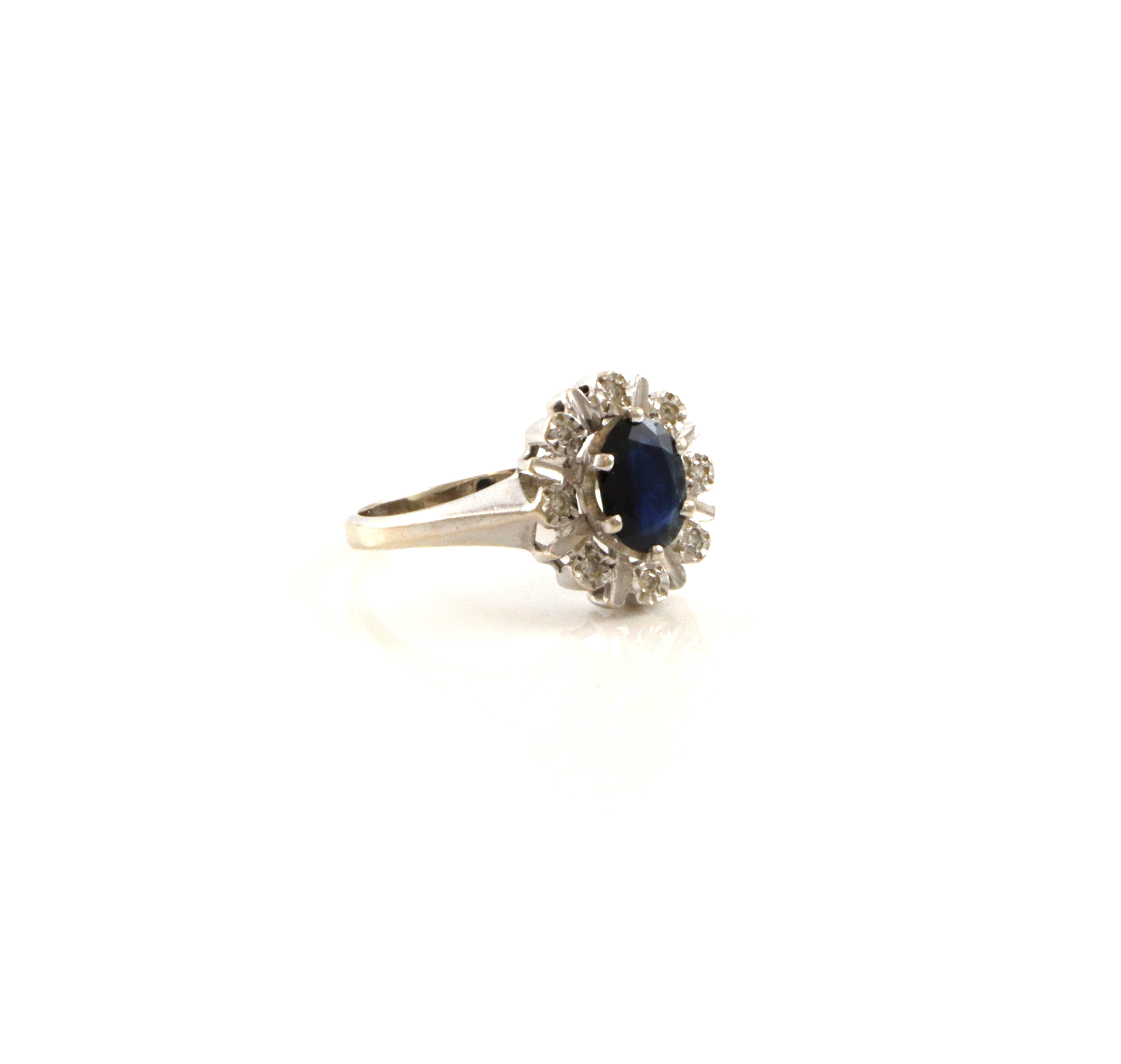 Rosettring med safir og diamantsplinter. W/VS