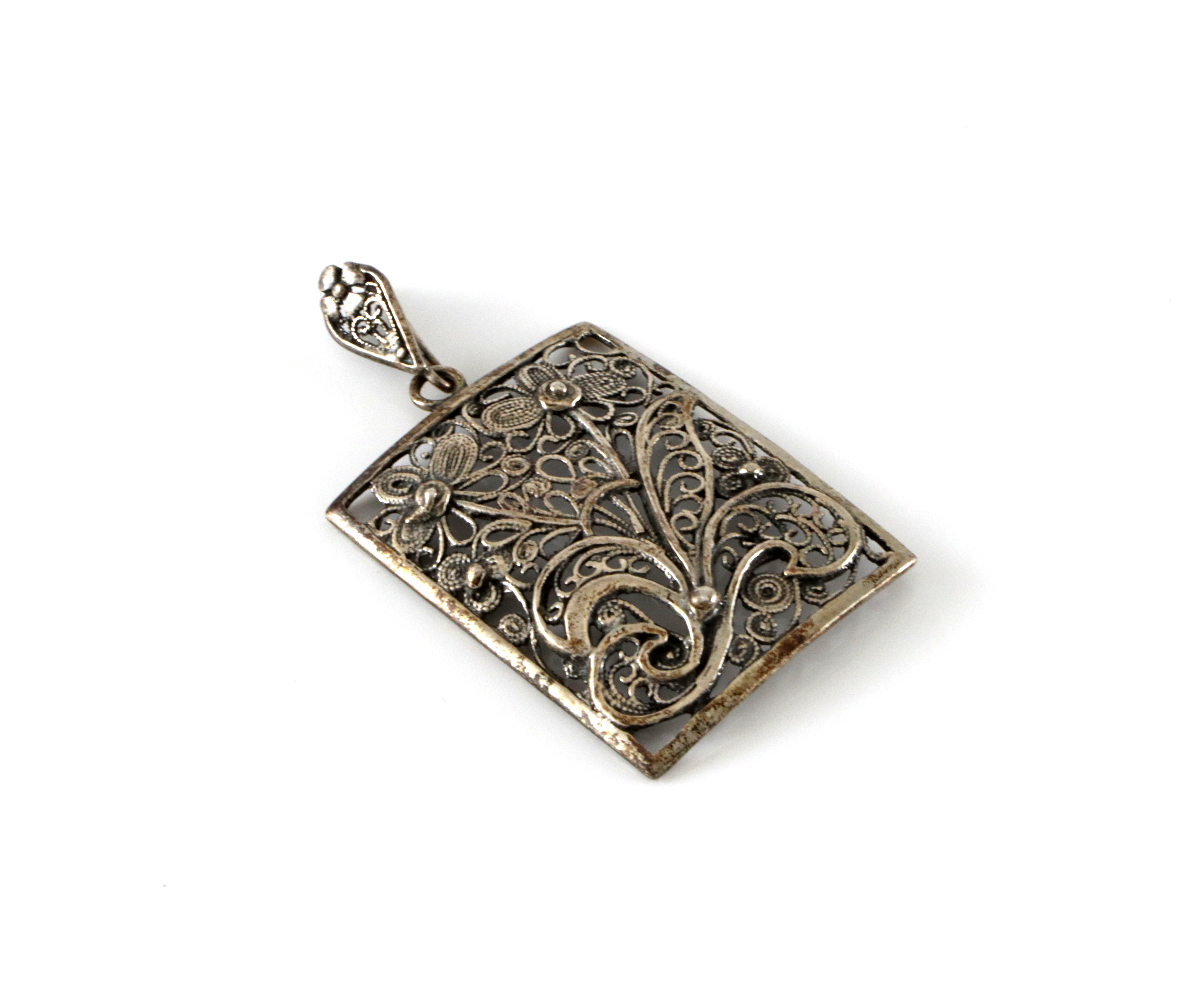 Anheng i sølv, filigrans.