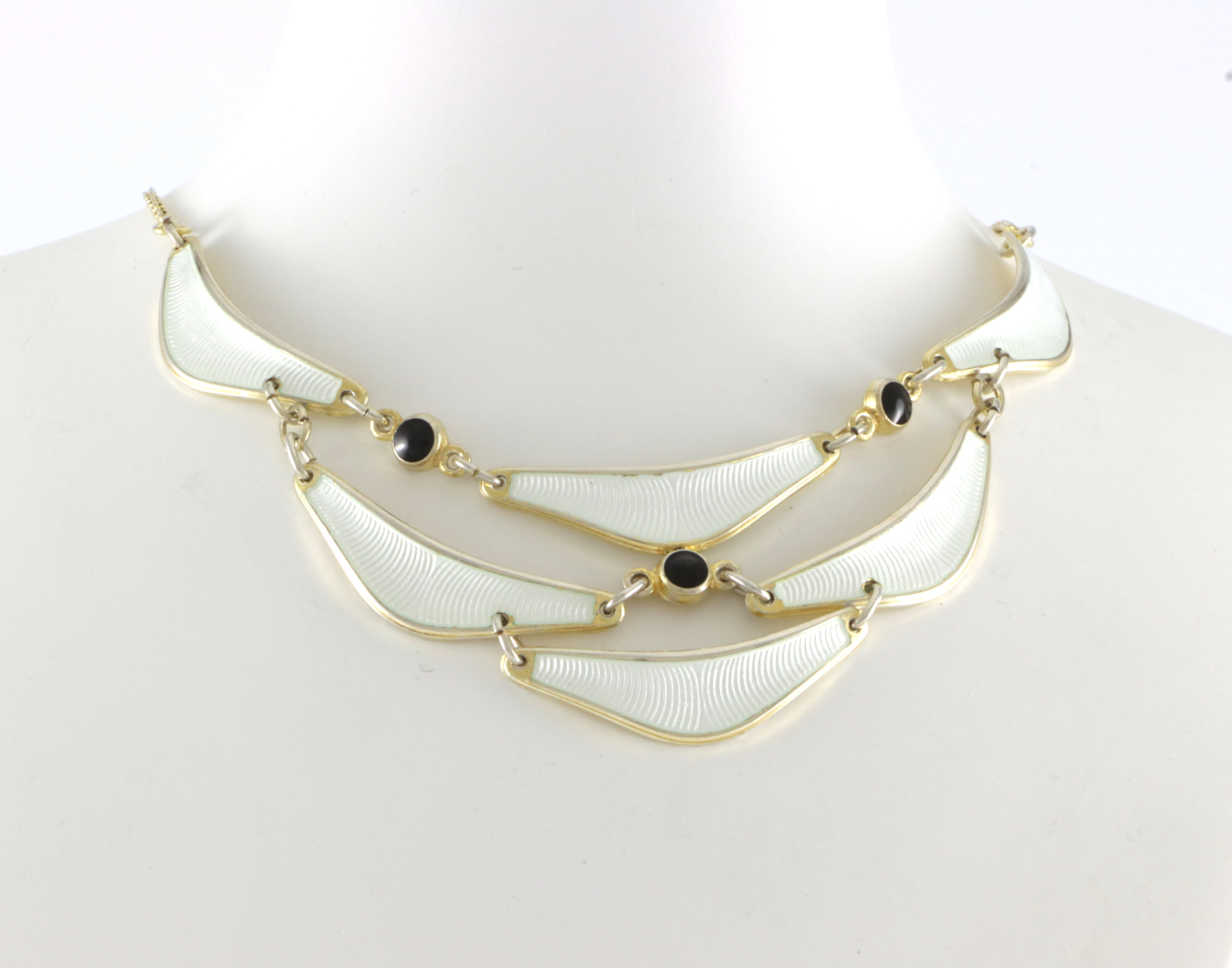 Emaljerte halskjeder