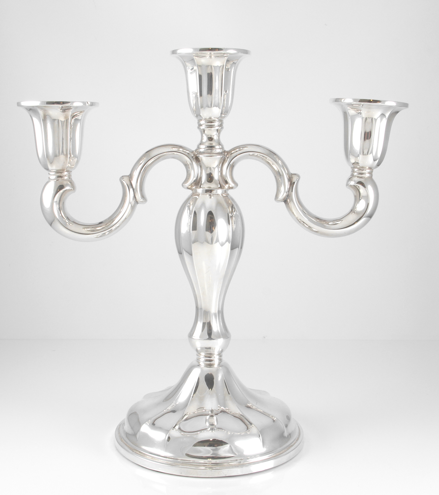"Klassisk" trearmet kandelaber i 830 sølv fra Th. Marthinsen