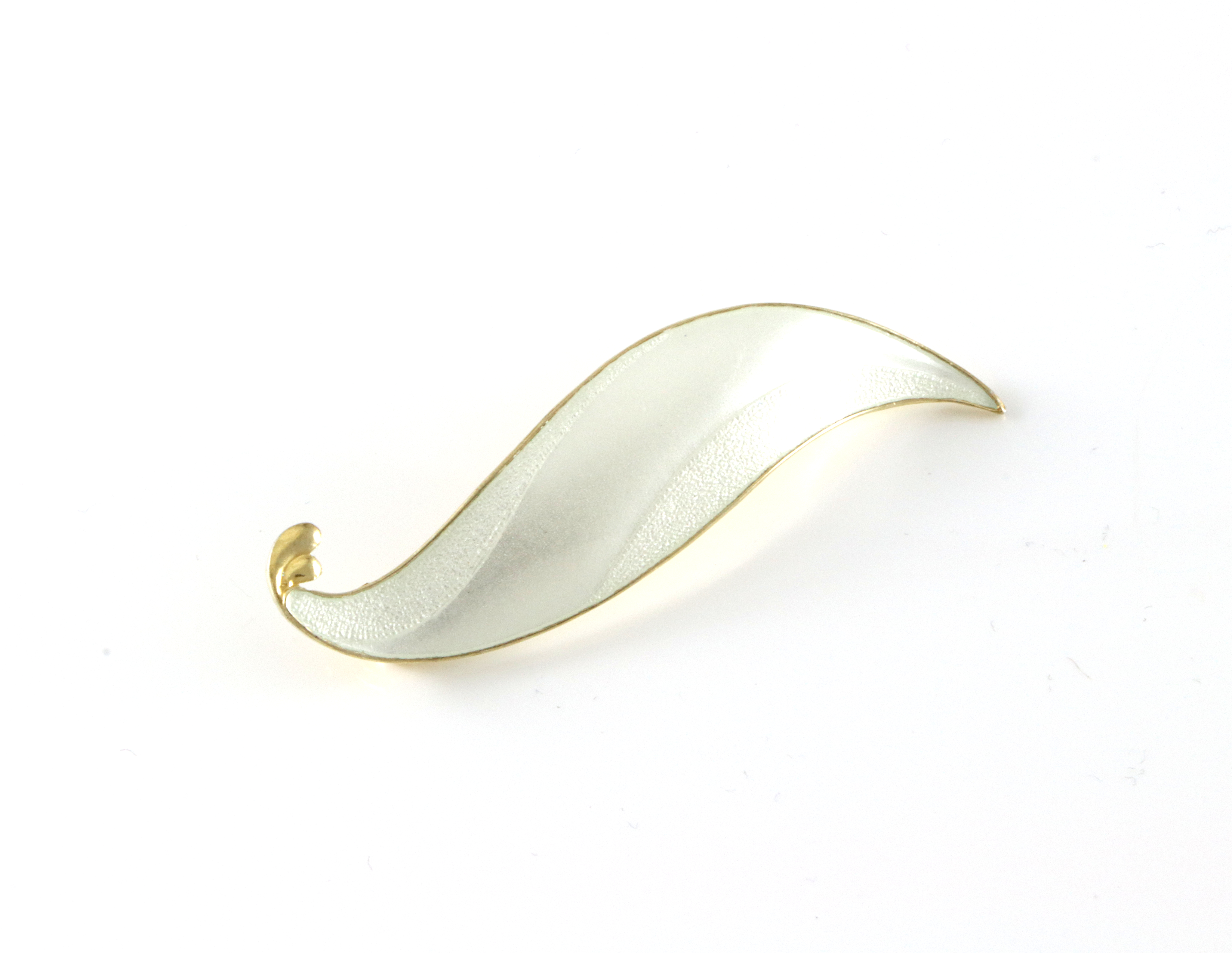 Emaljert brosje i sølv