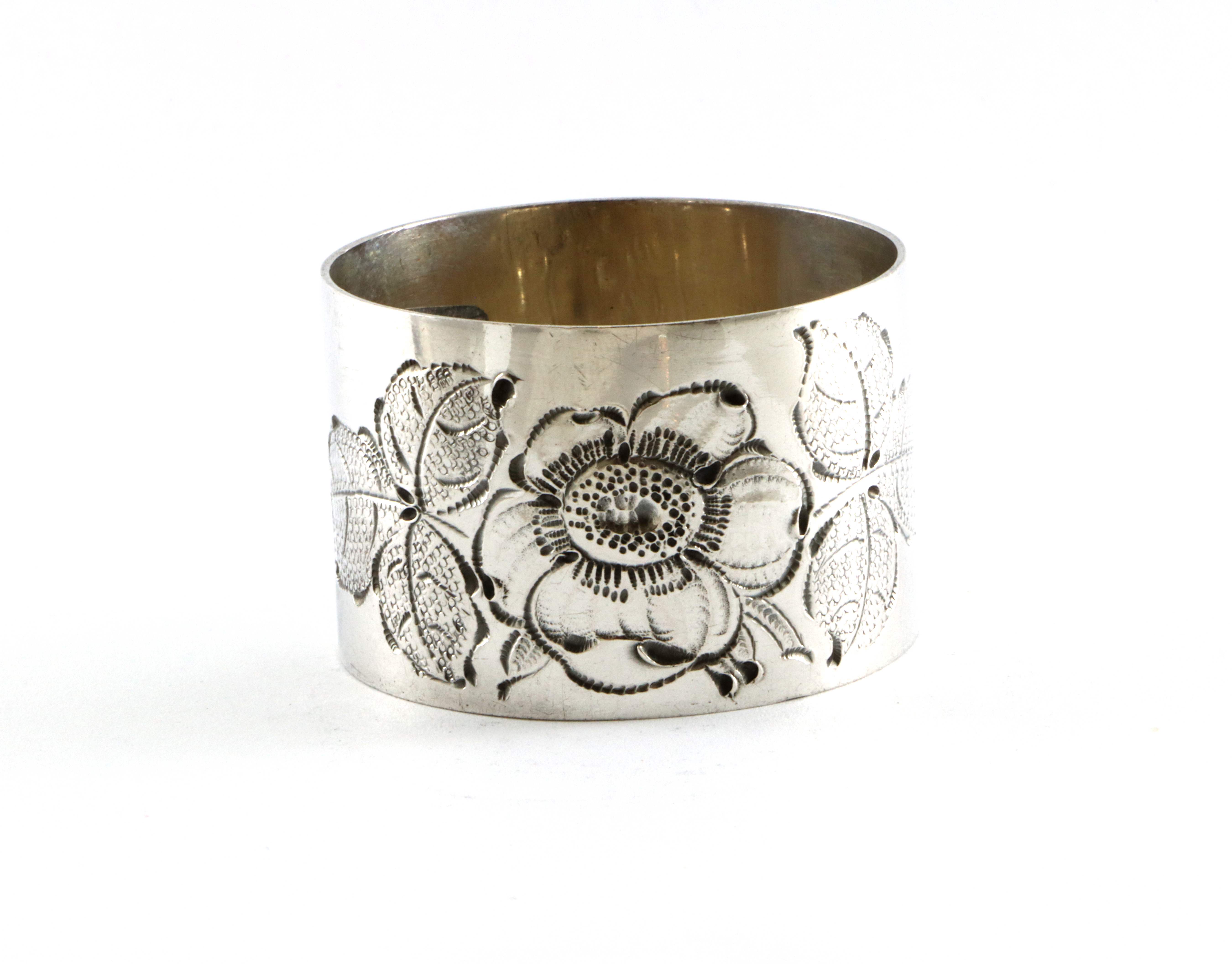 Graverte serviettringer i sølv