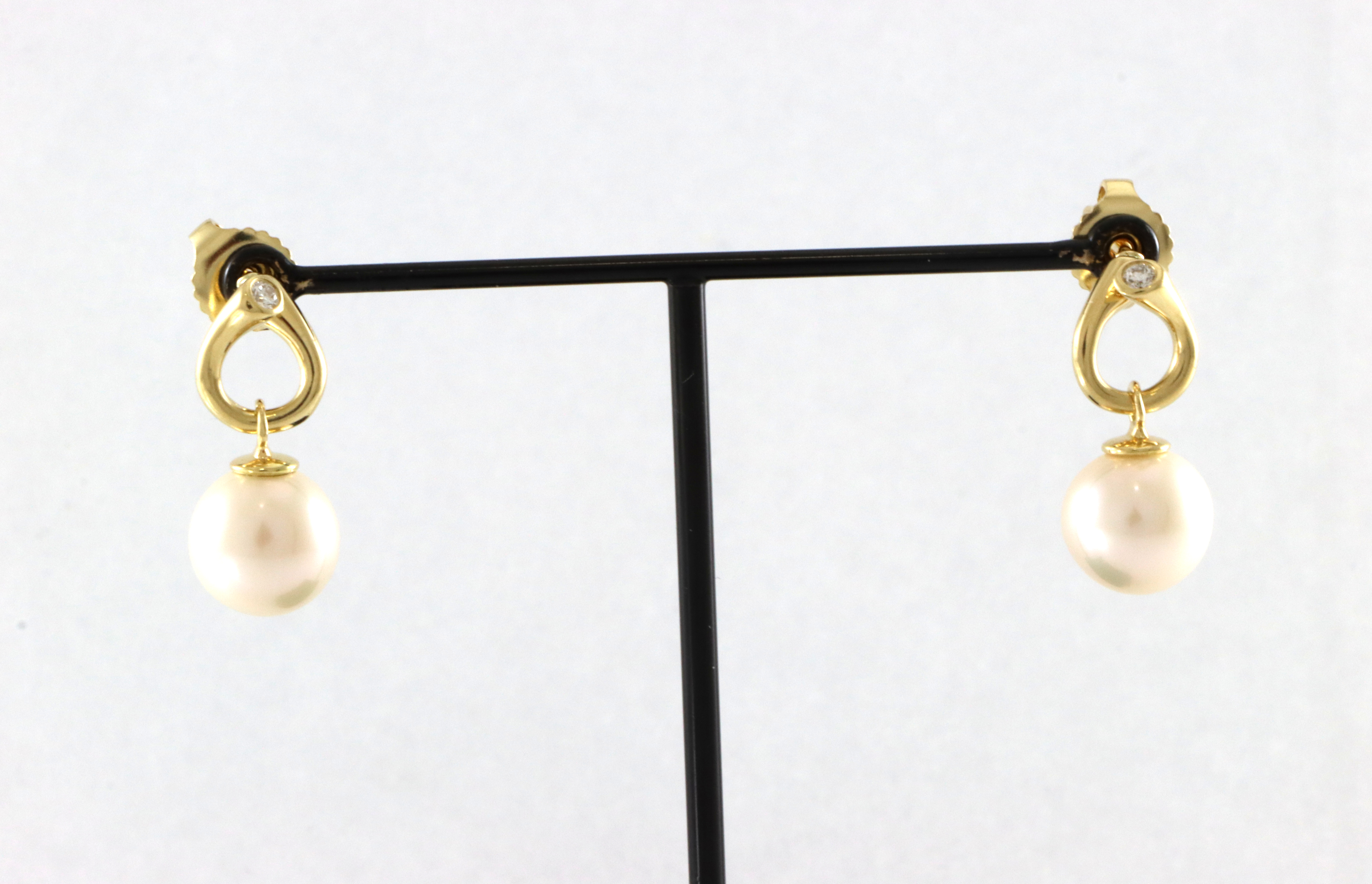 Georg Jensen. "Magic" øredobber med perler og små diamanter