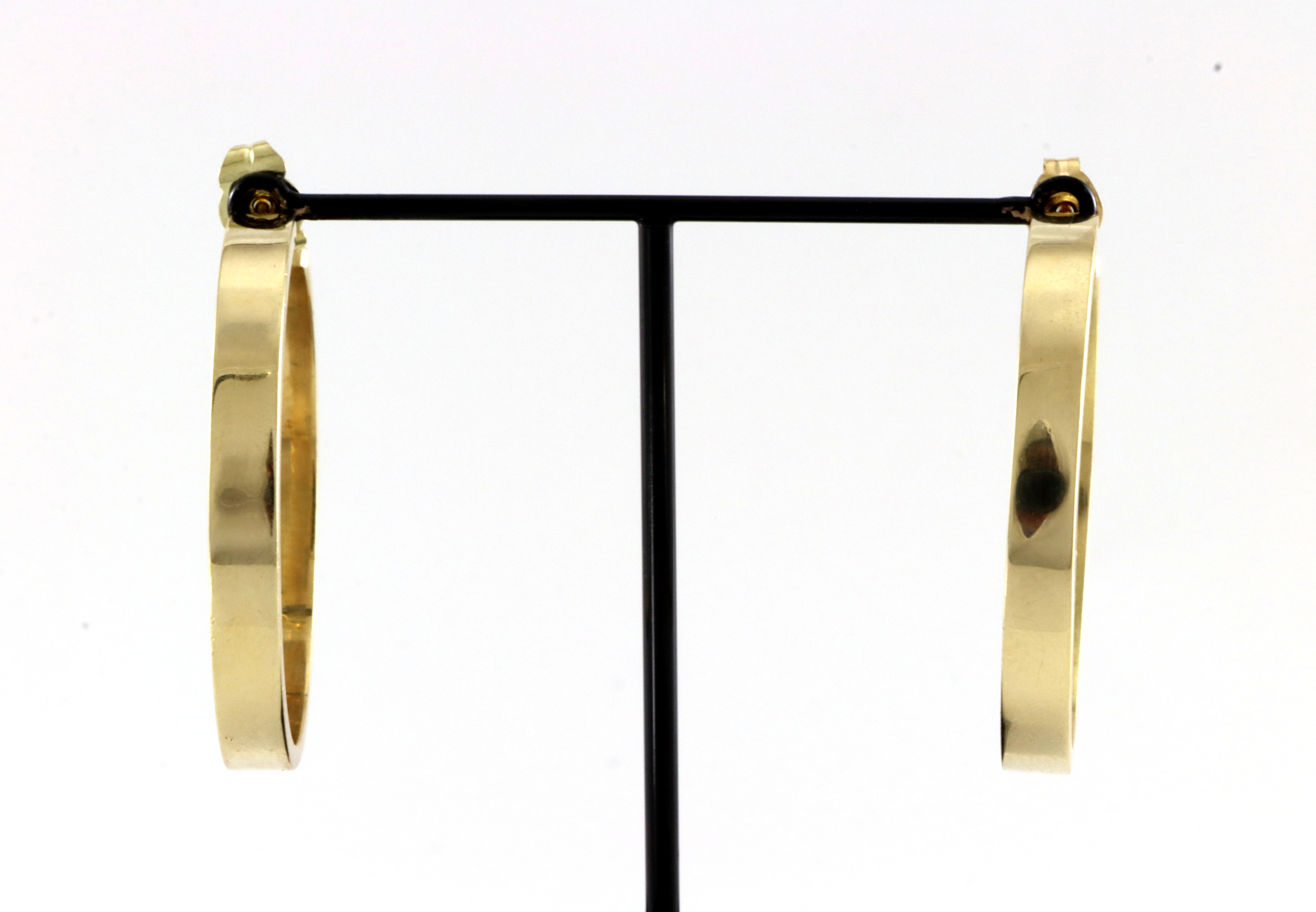 Røffe, massive øreringer