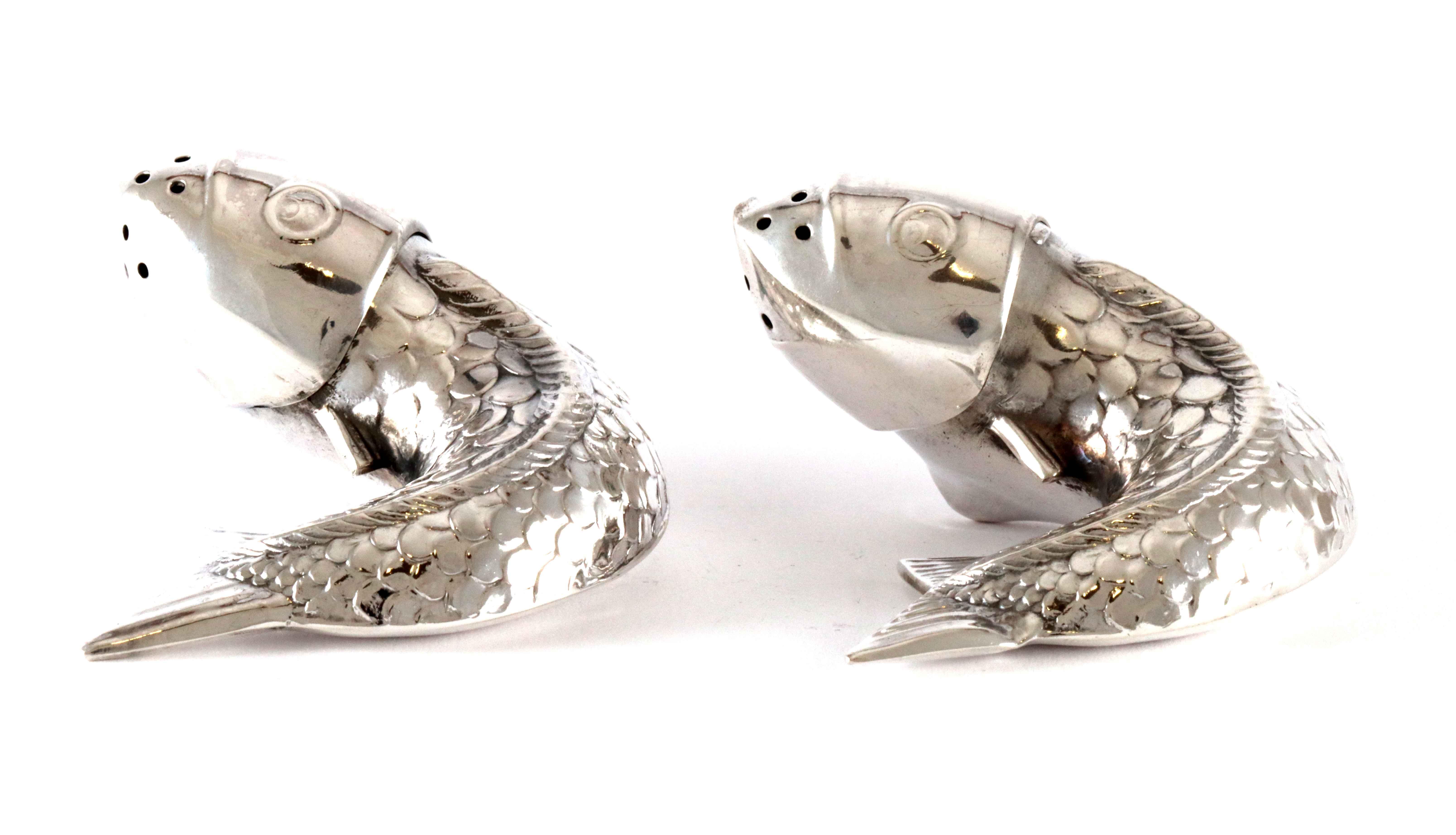 Salt&Pepperbøsser i sølv.