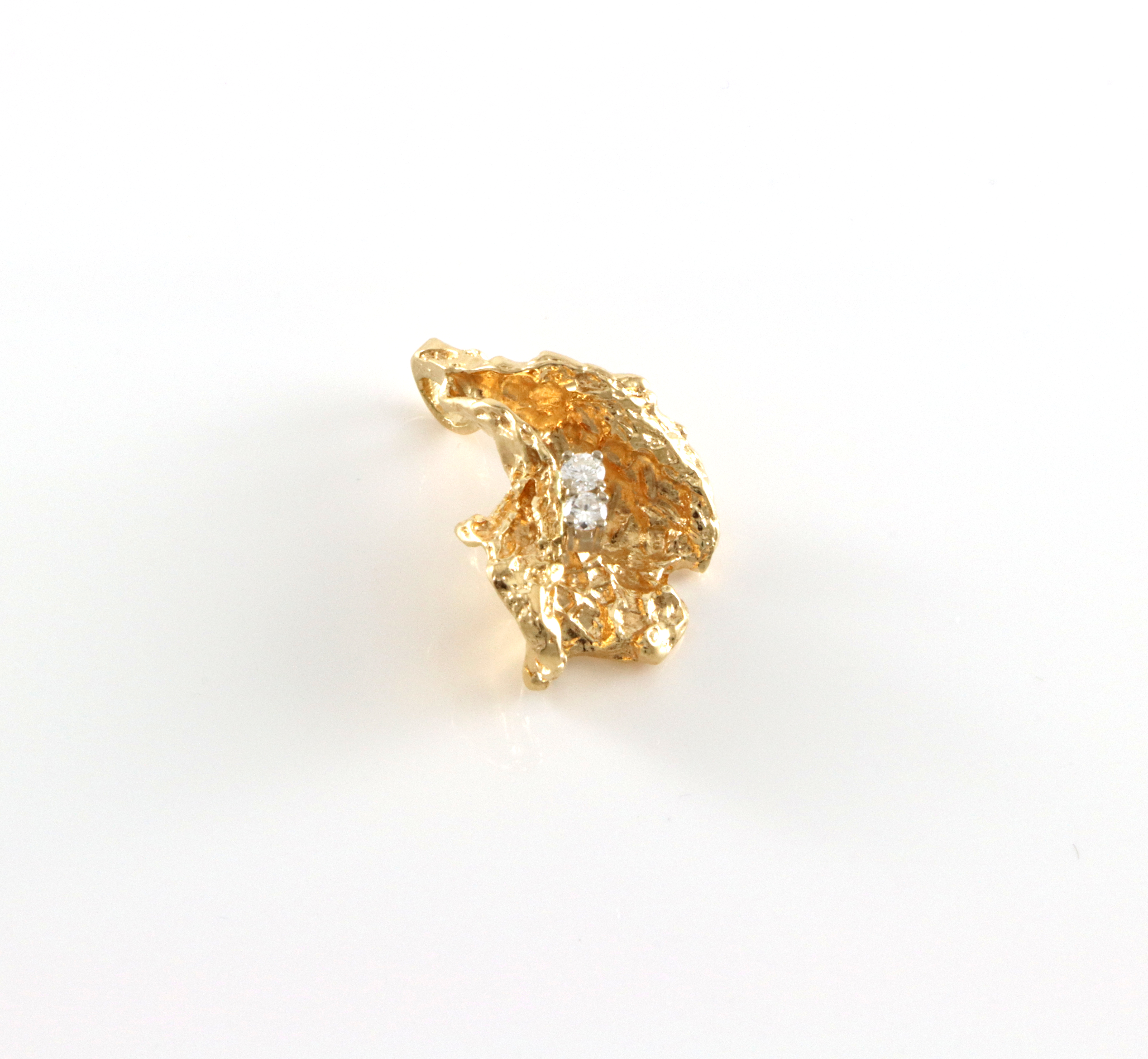 Vintage anheng med to små diamanter. Bryggen Gull og Sølv, Bergen