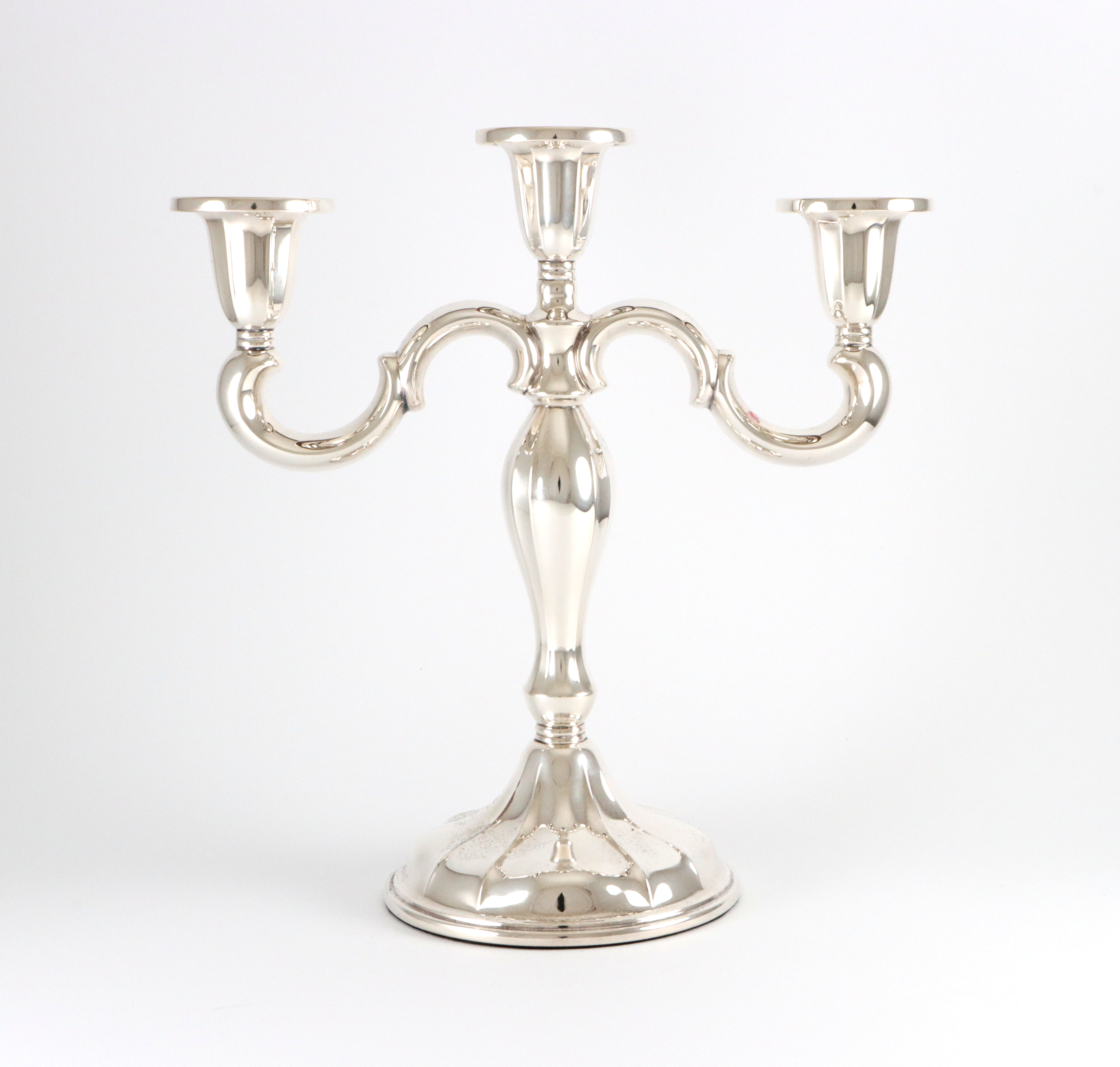 "Klassisk" trearmet kandelaber i 830 S fra Th. Marthinsen