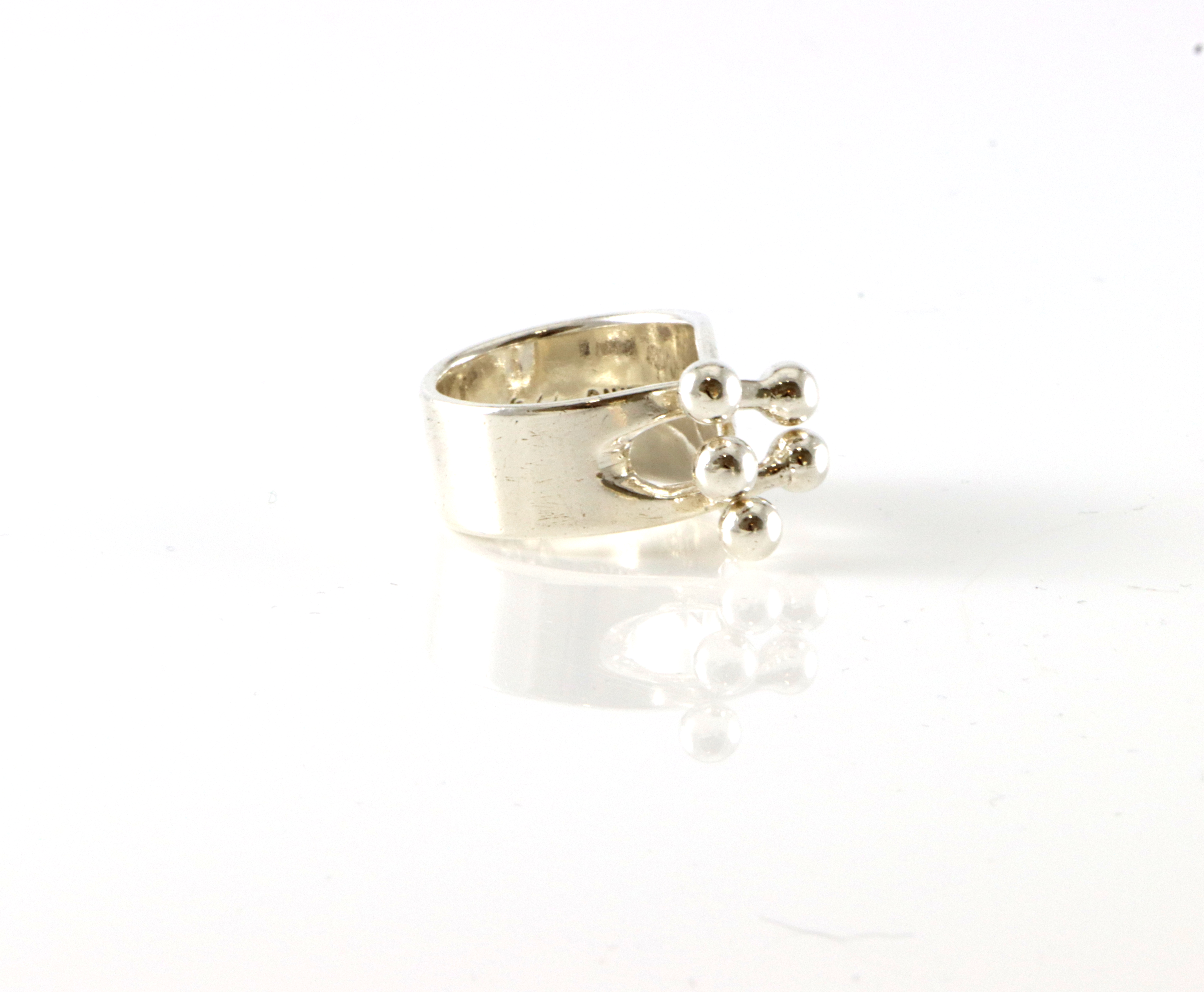 PLUS, ring fra Anna-Greta Eker.