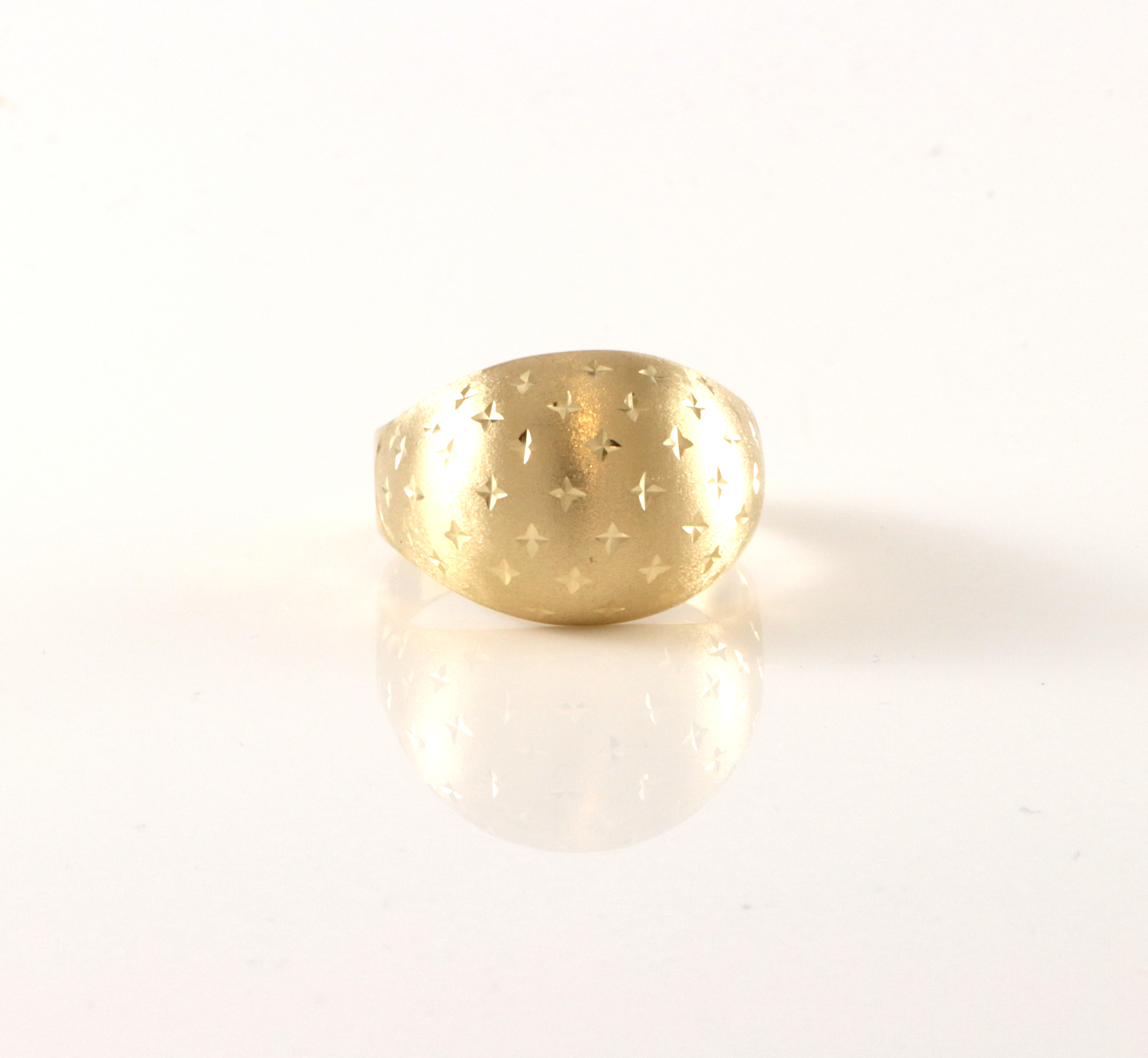 Ring med slipte stjerner