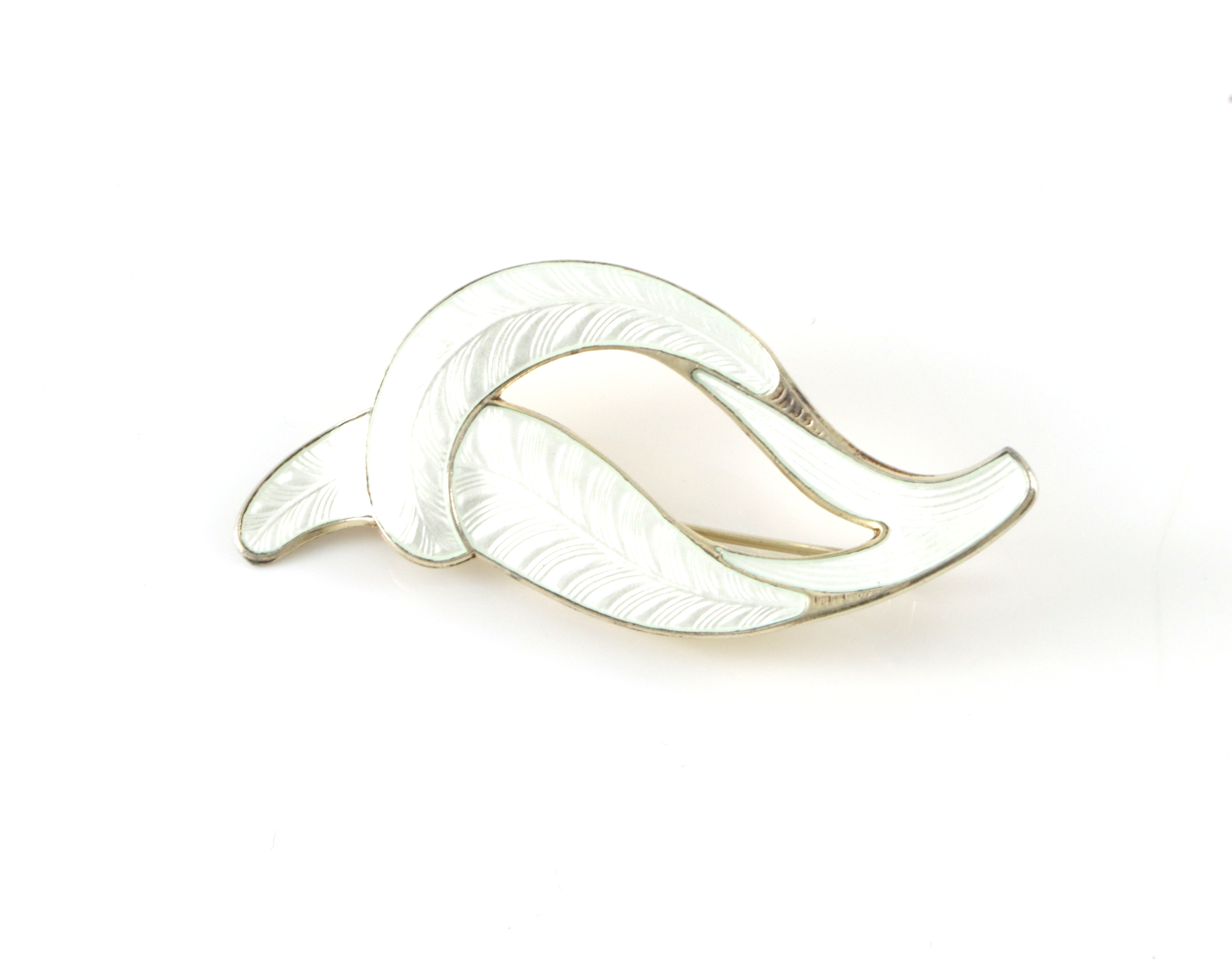 Emaljert brosje i sølv