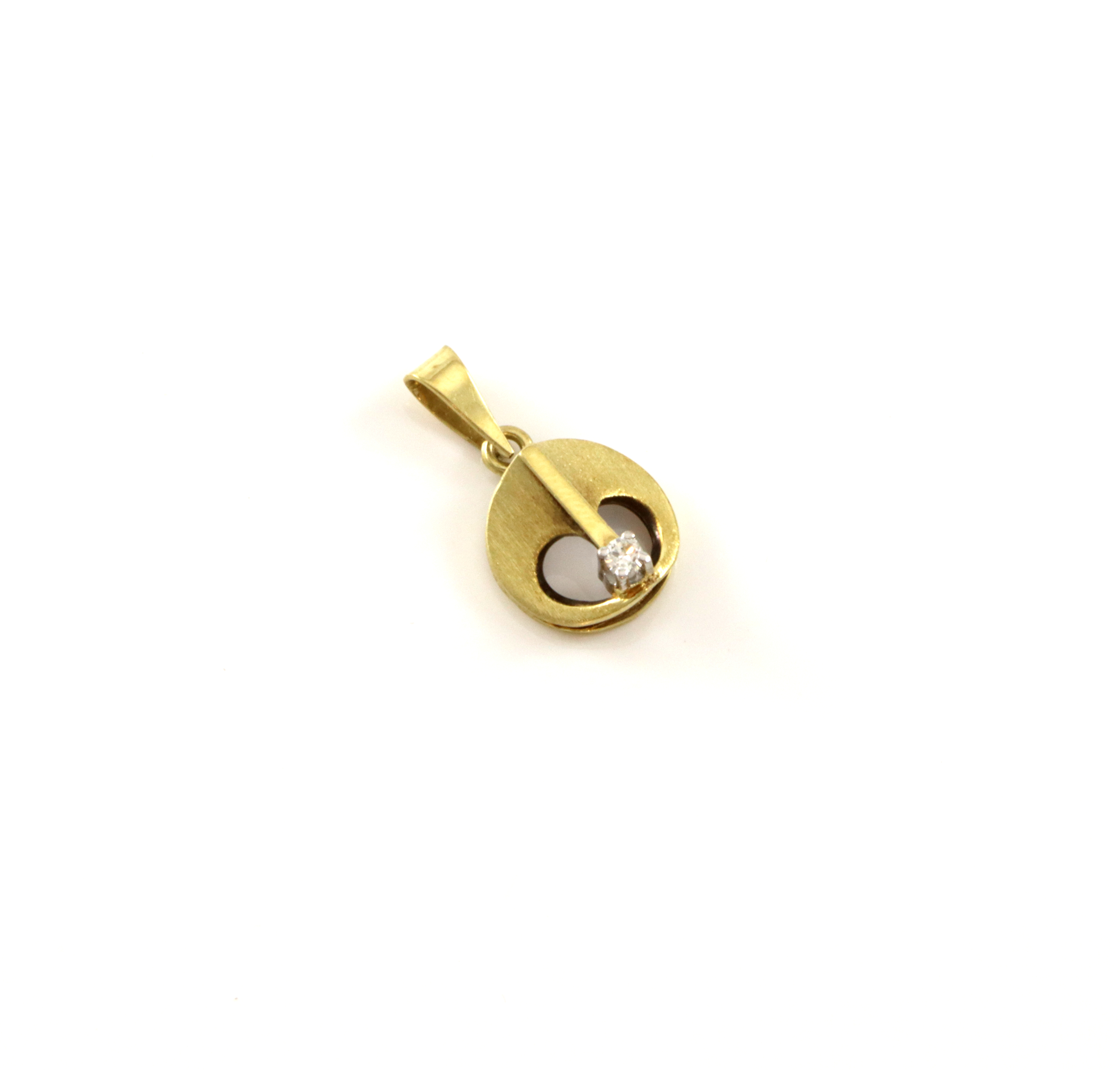 Anheng med liten diamant. Stemplet Mylius Salgsselskap