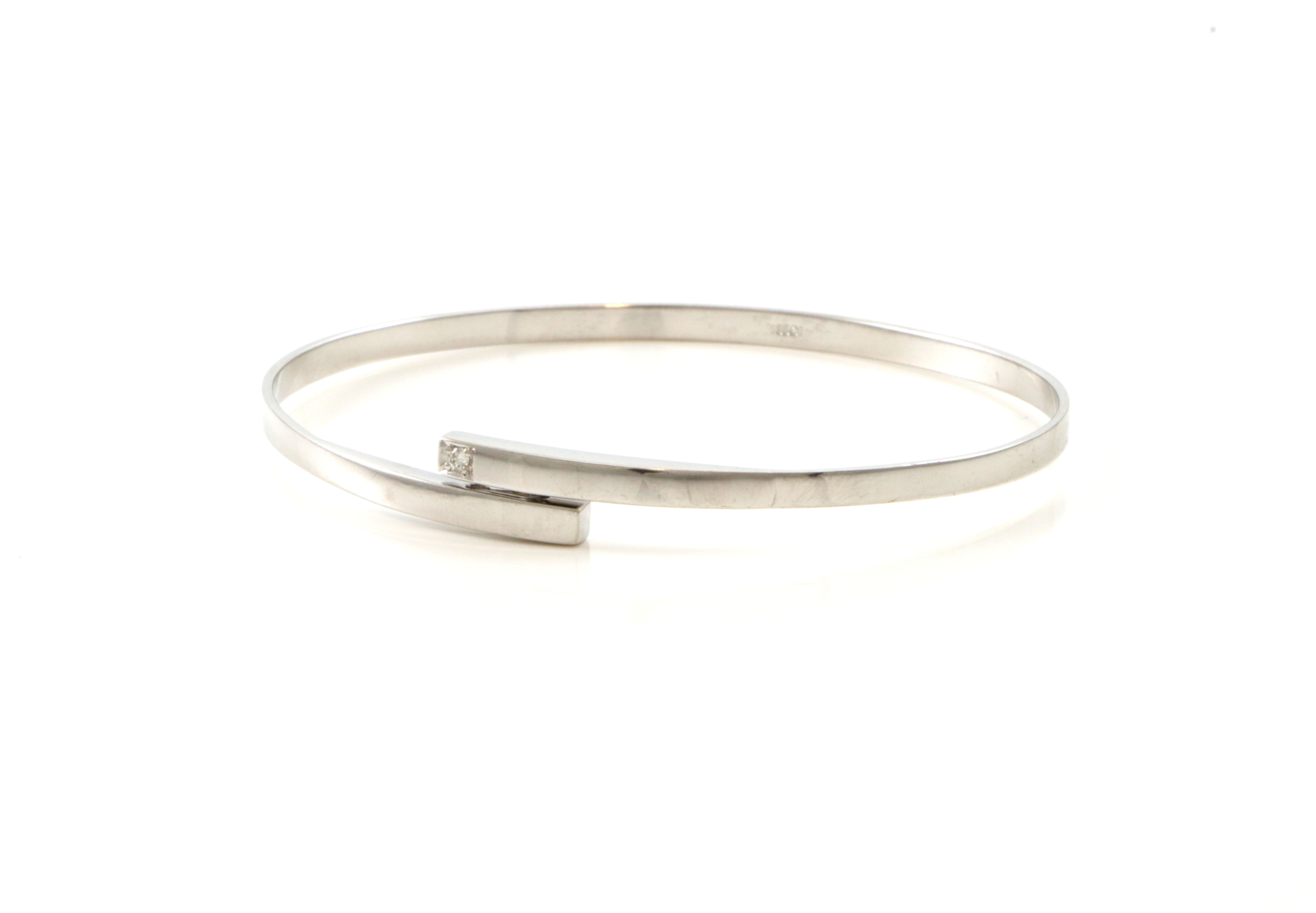 Moderne armring med liten diamant. Homstvedt, Bergen