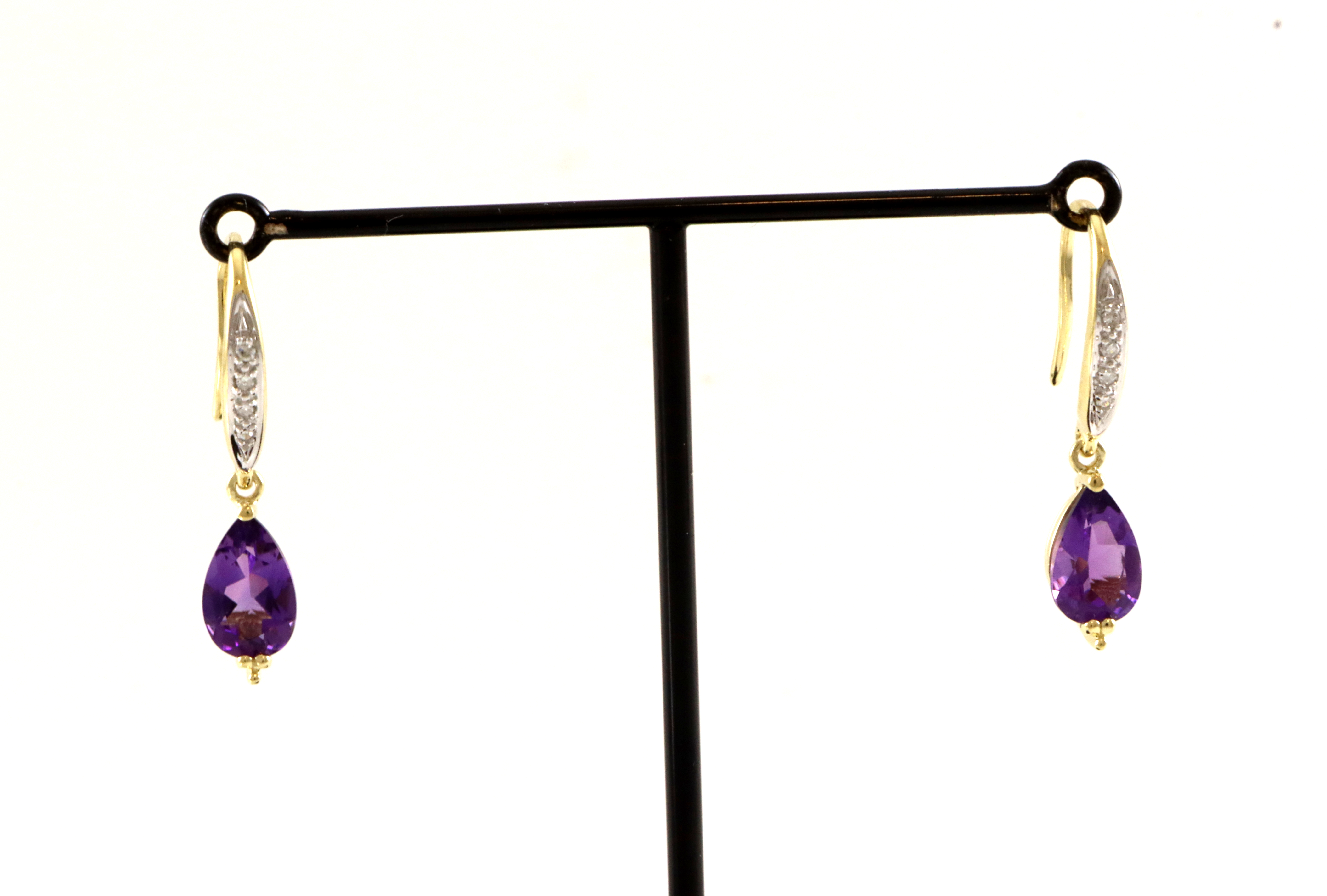 Lekre øredobber med ametyst og diamantstrø (0,02 ct)