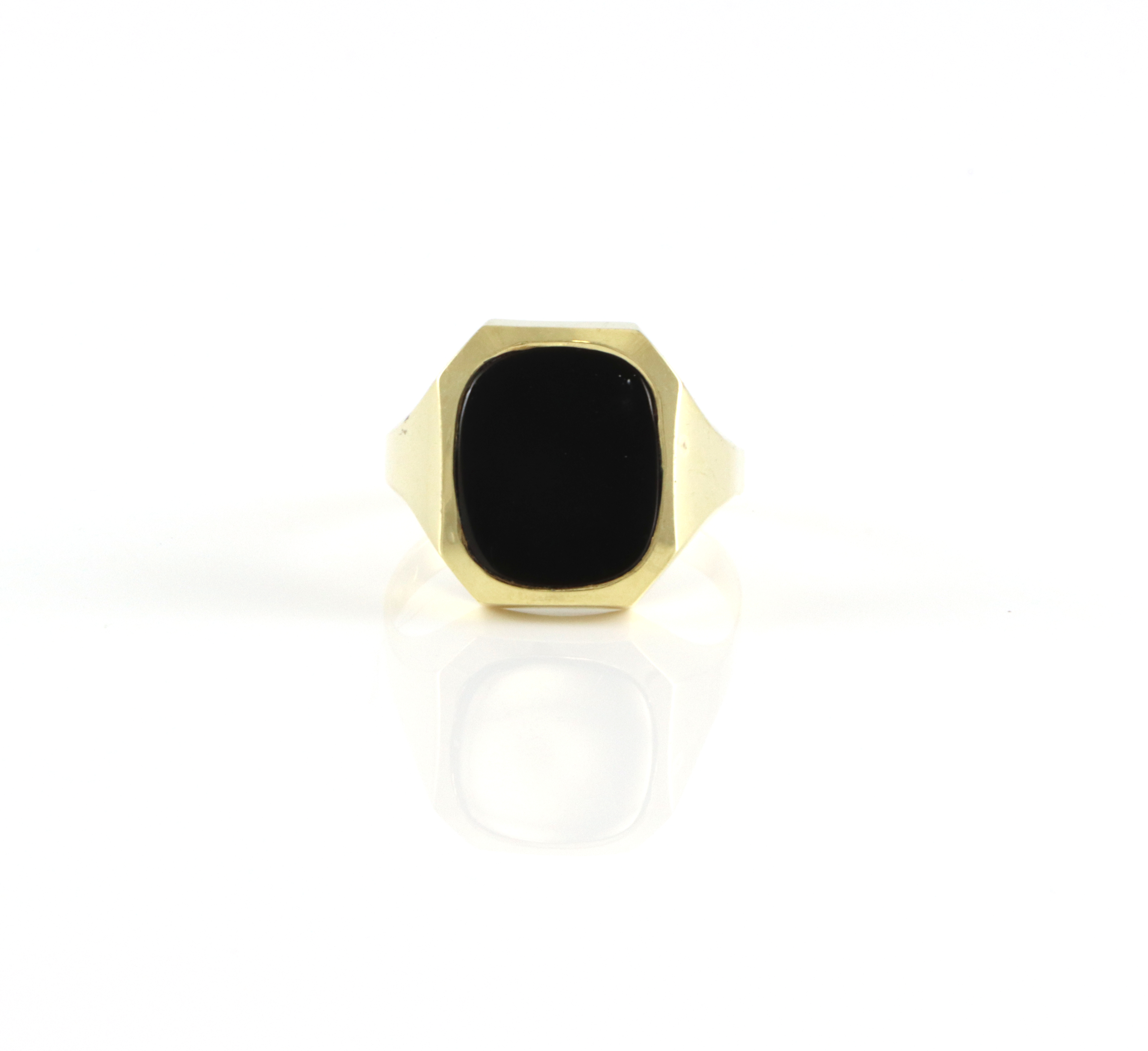 Herrering med onyx. Ivar T Holth