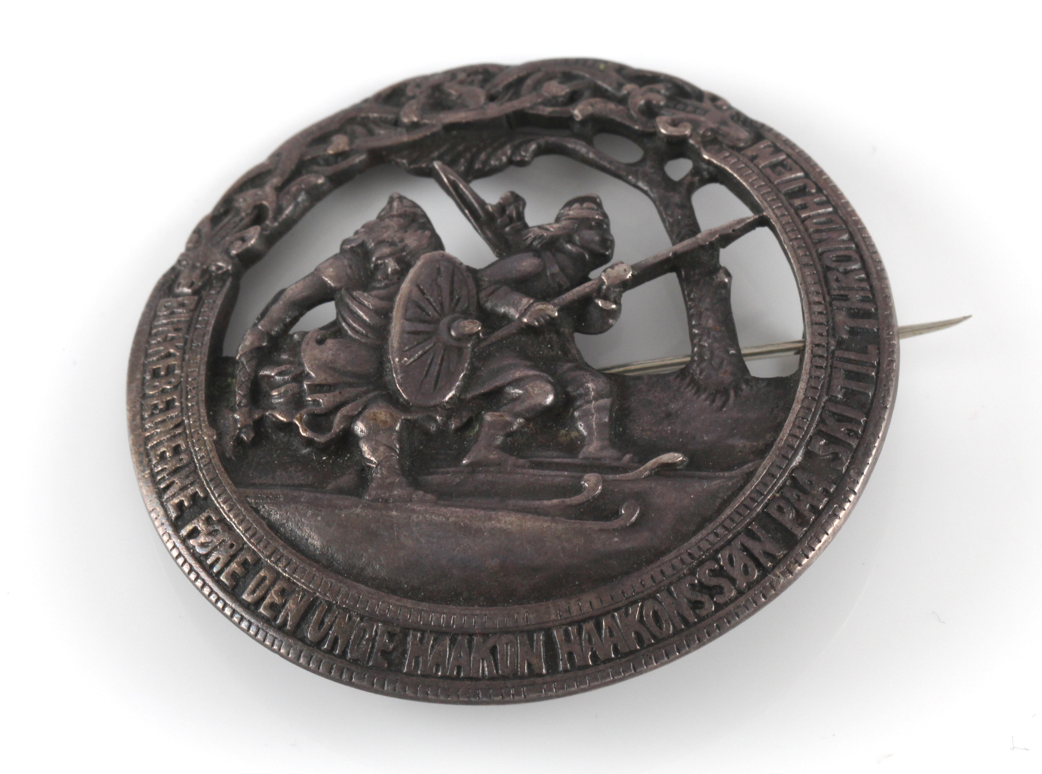 Nasjonalromantisk brosje i sølv