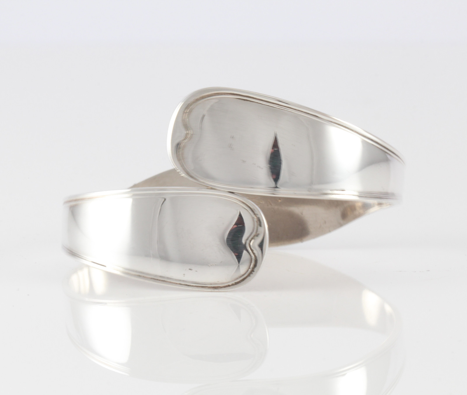 Graverte serviettringer i sølv