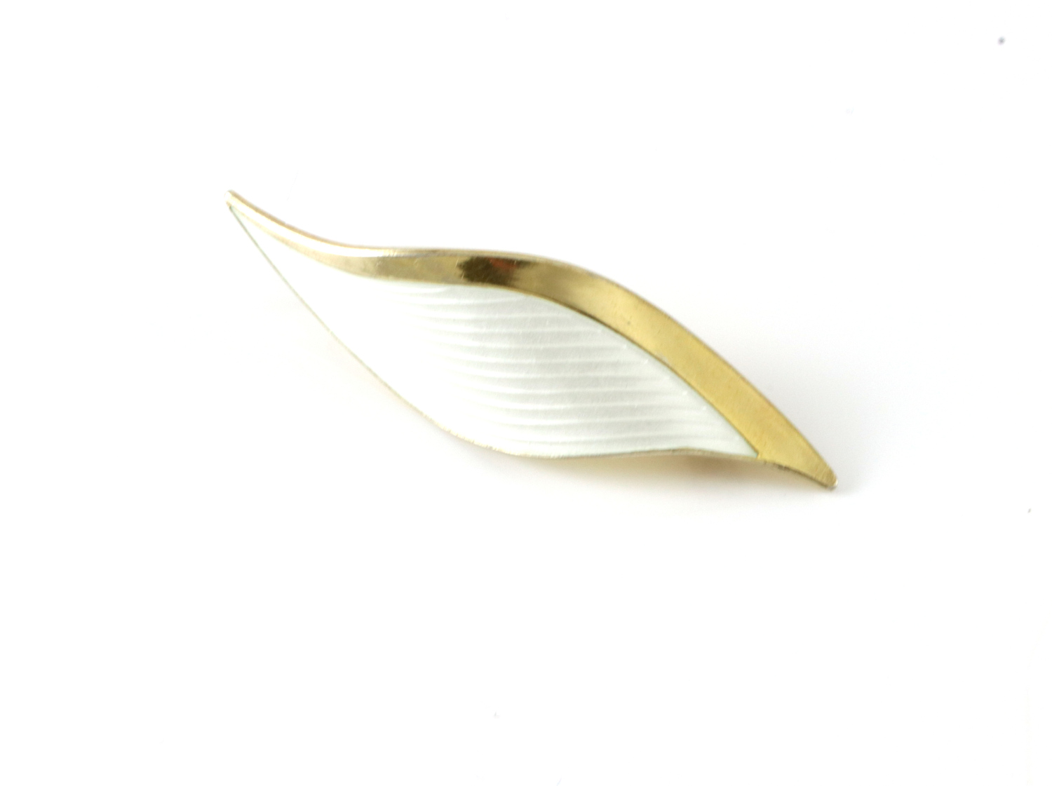 Emaljert brosje i sølv