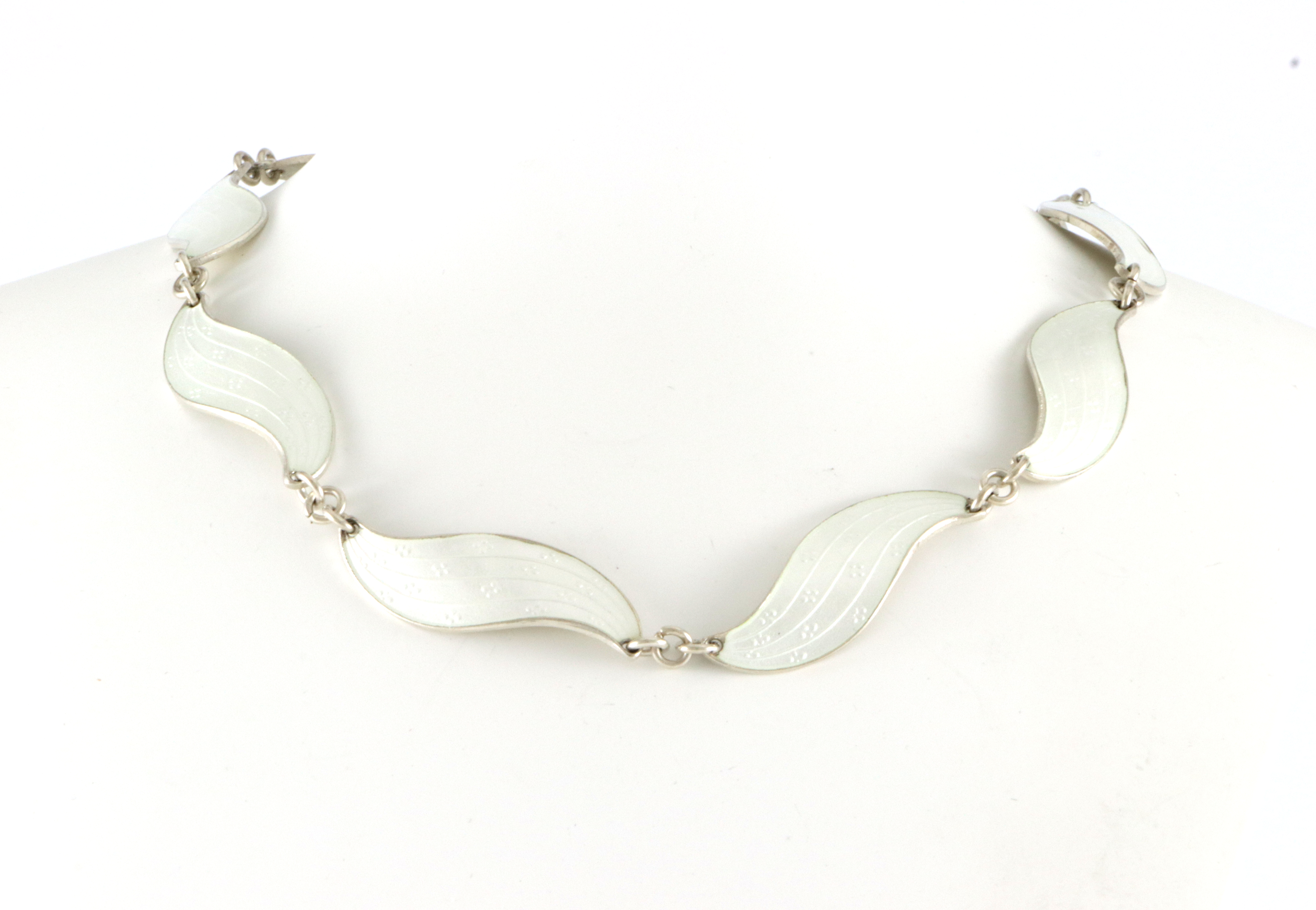 Emaljerte halskjeder