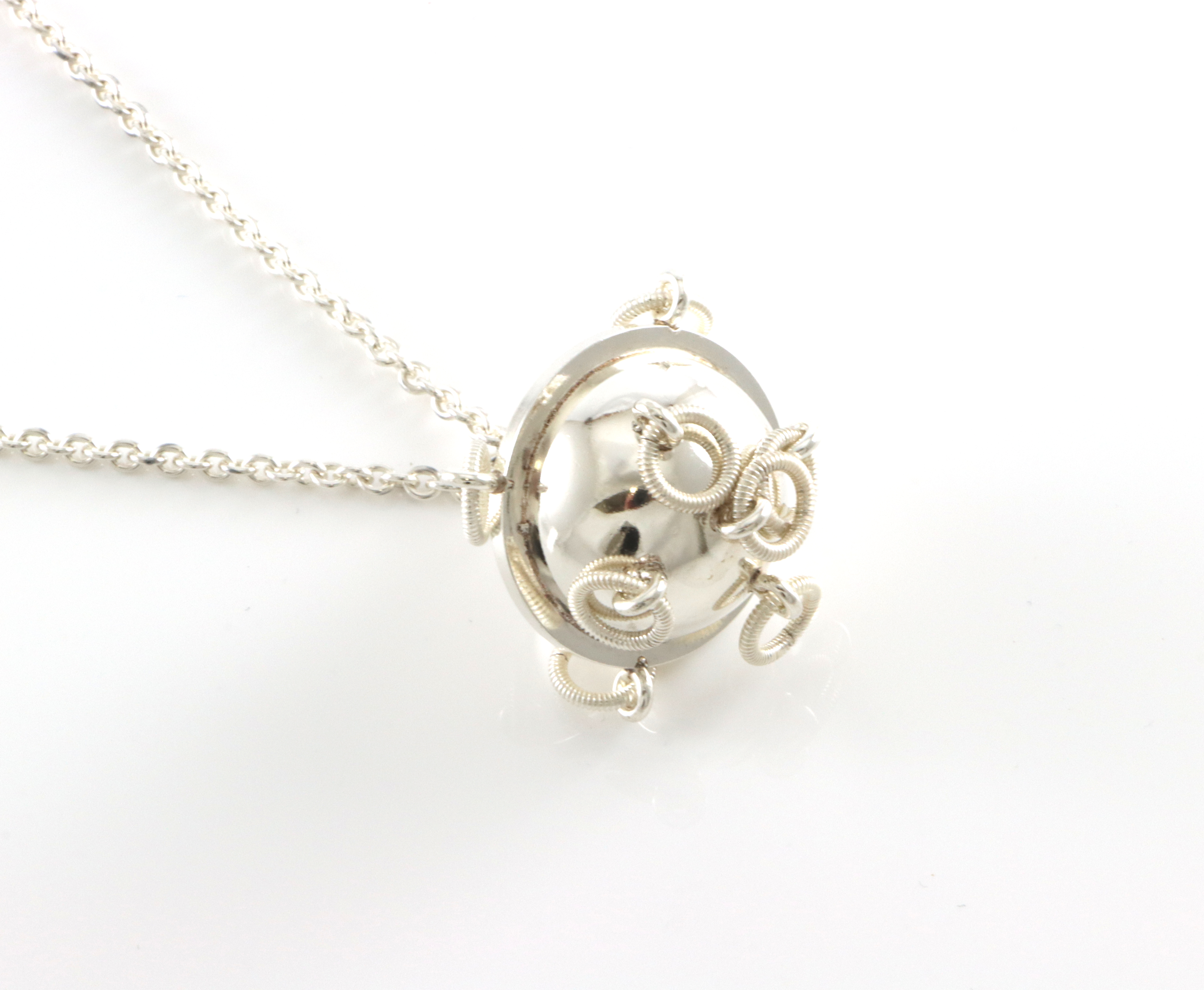 Juhls, designsmykker i sølv