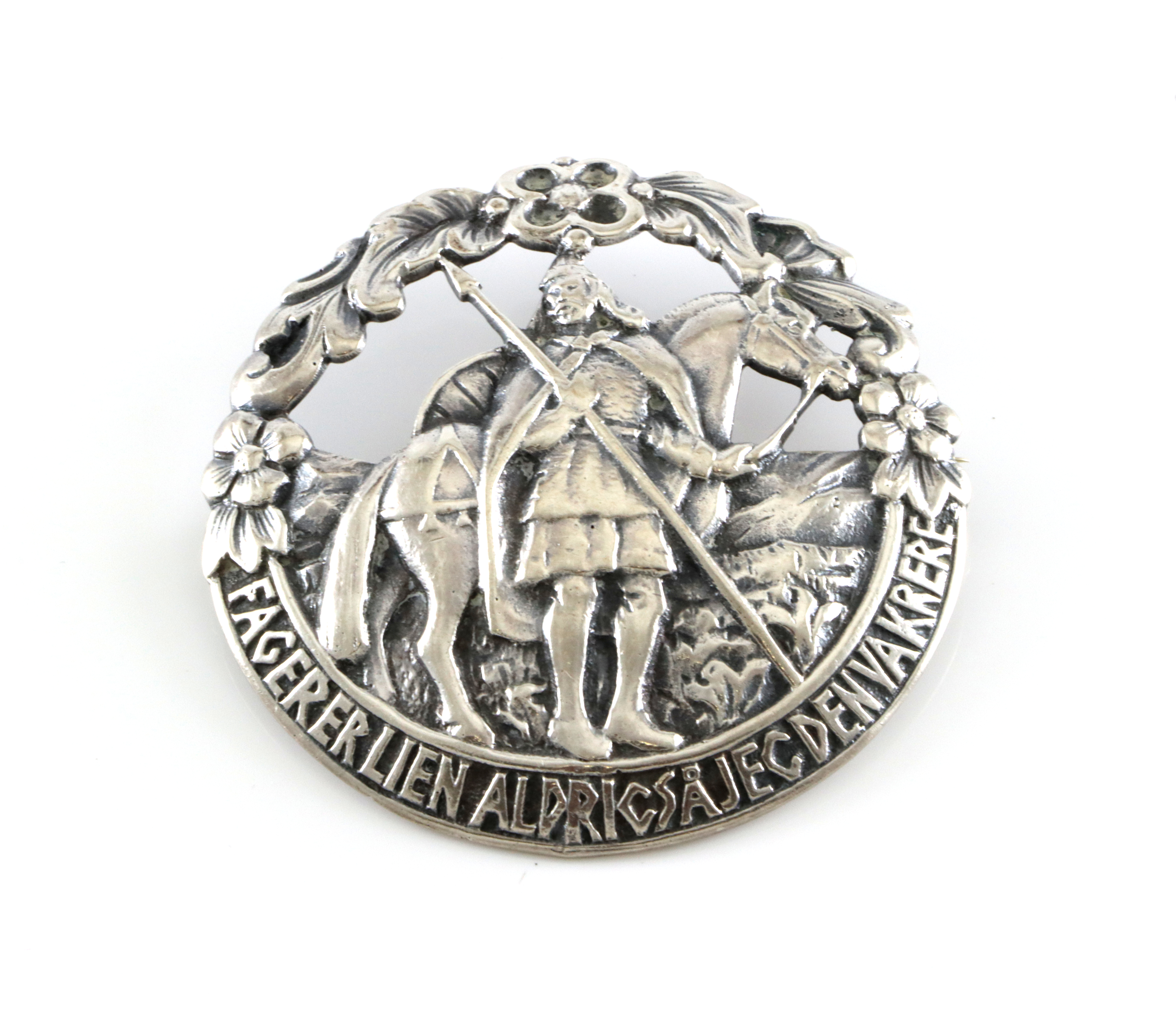 Nasjonalromantiske brosjer i sølv