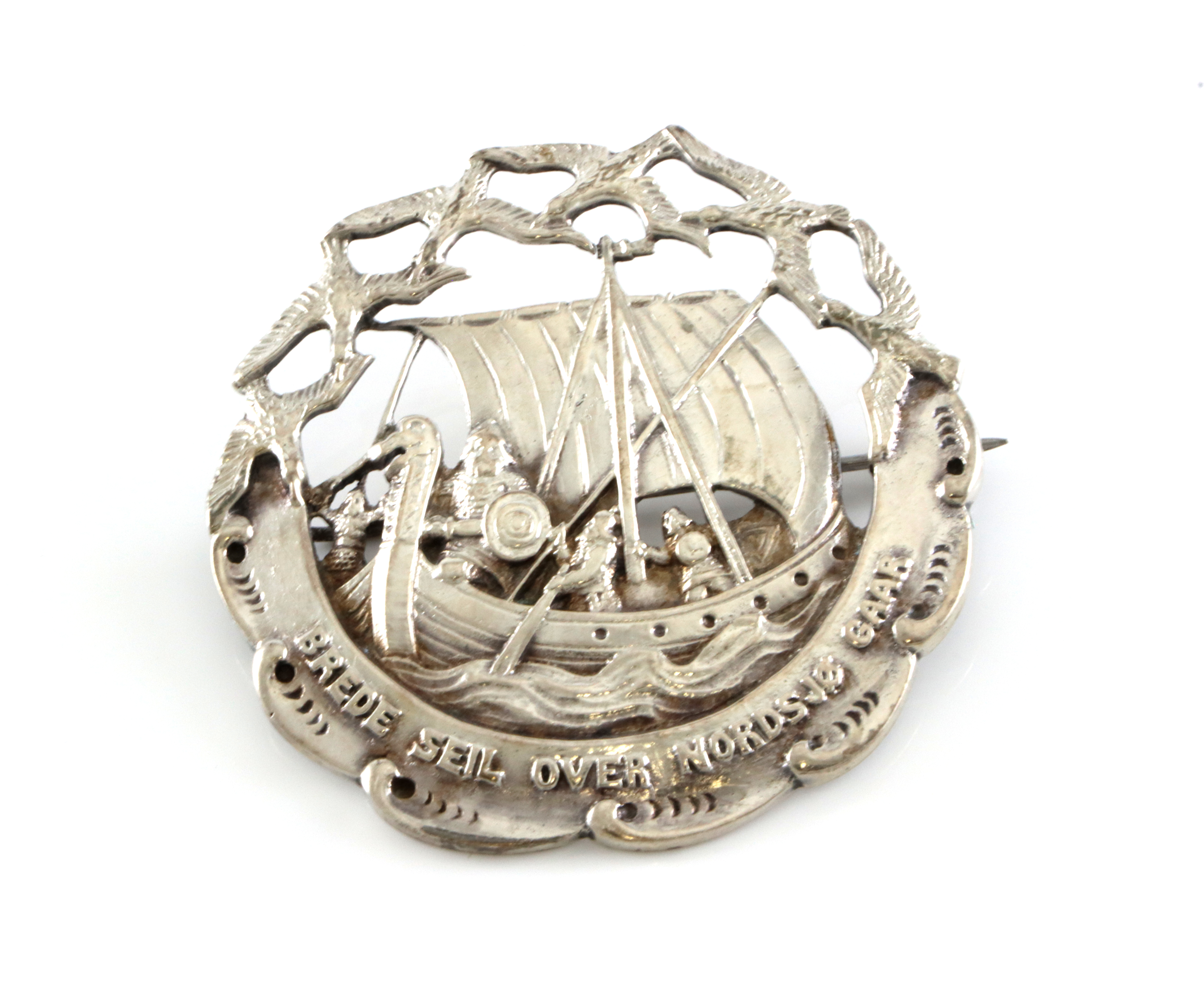 Nasjonalromantiske brosjer i sølv