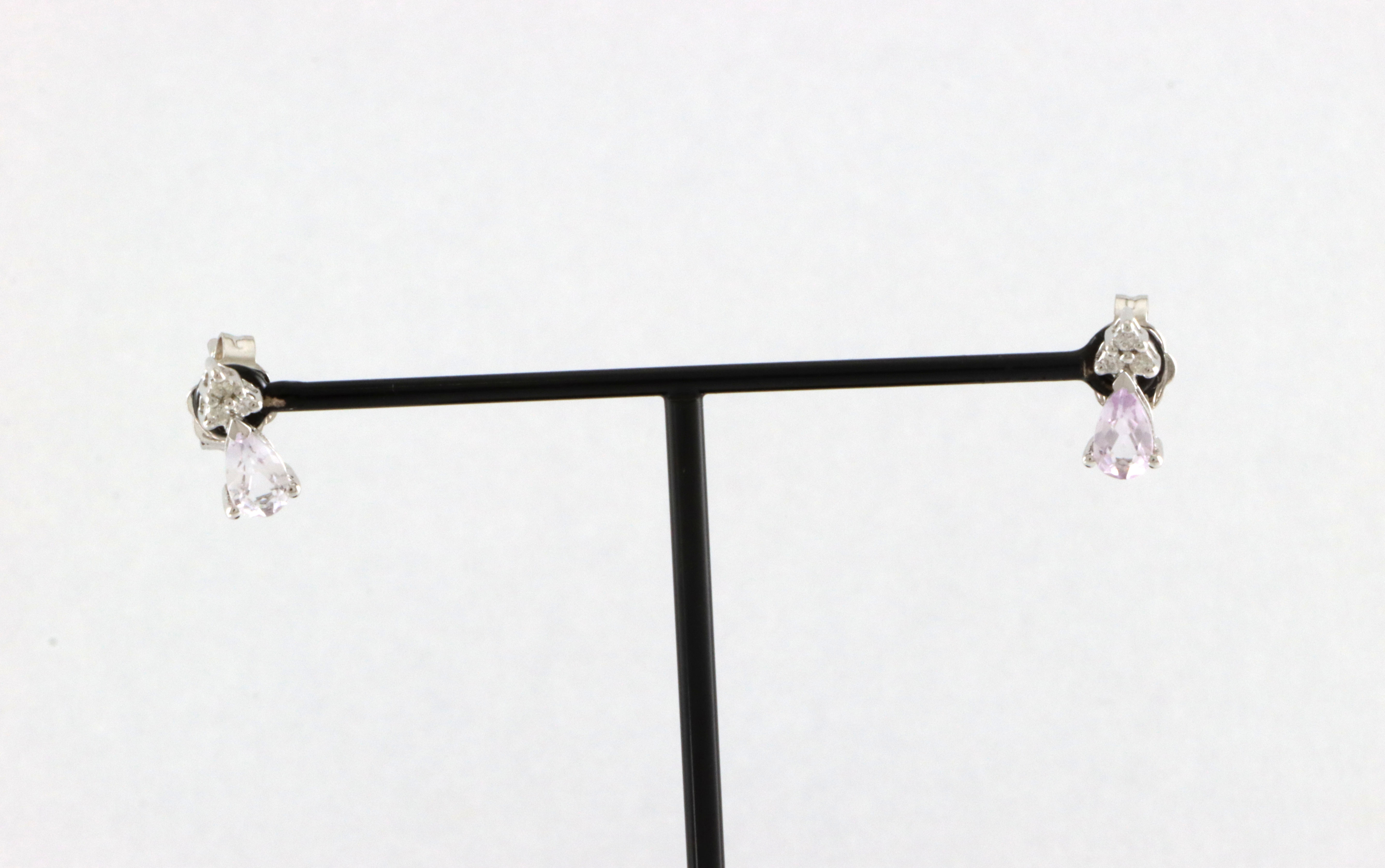 Lekre øredobber med lys lilla steiner og små diamanter