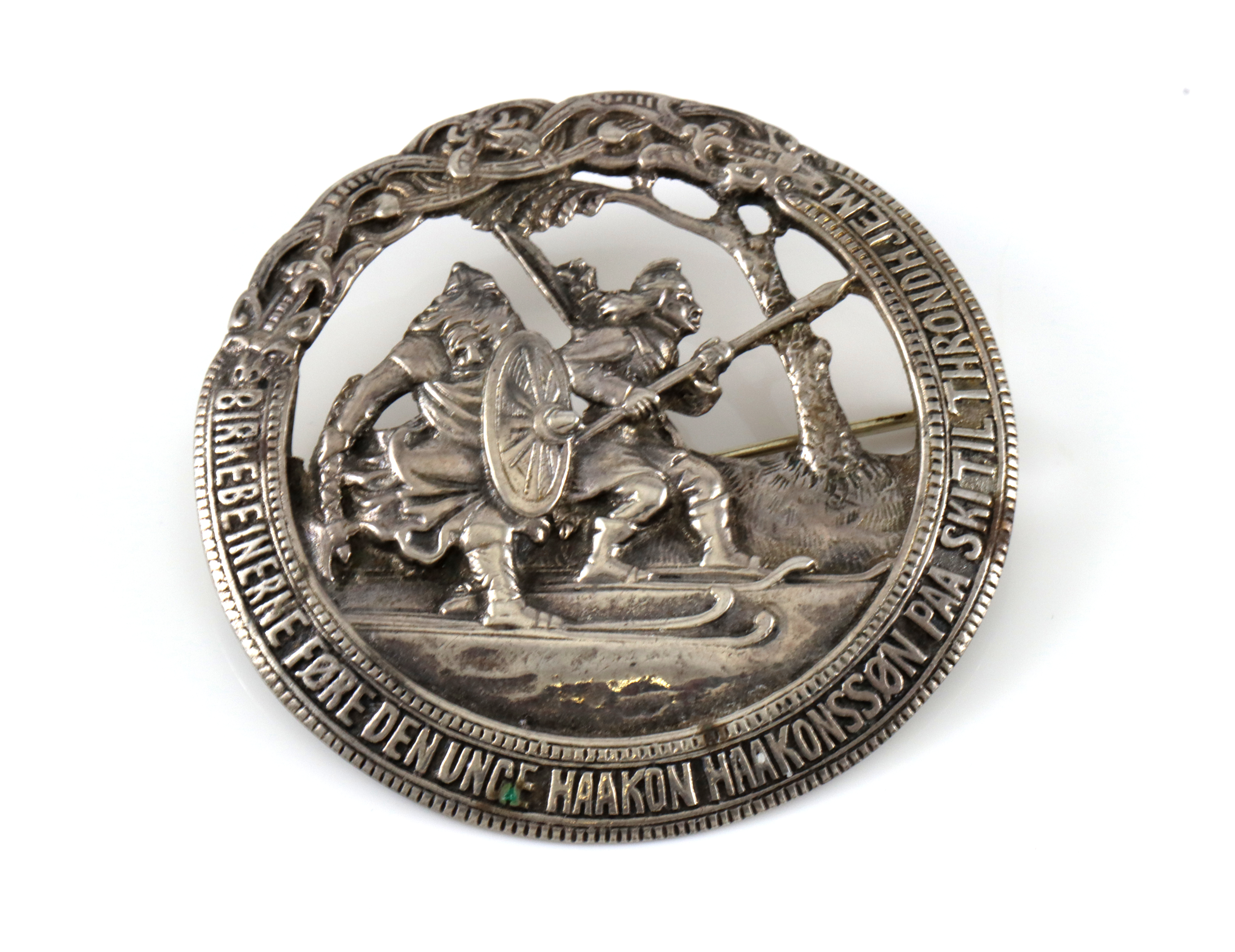 Nasjonalromantiske brosjer i sølv