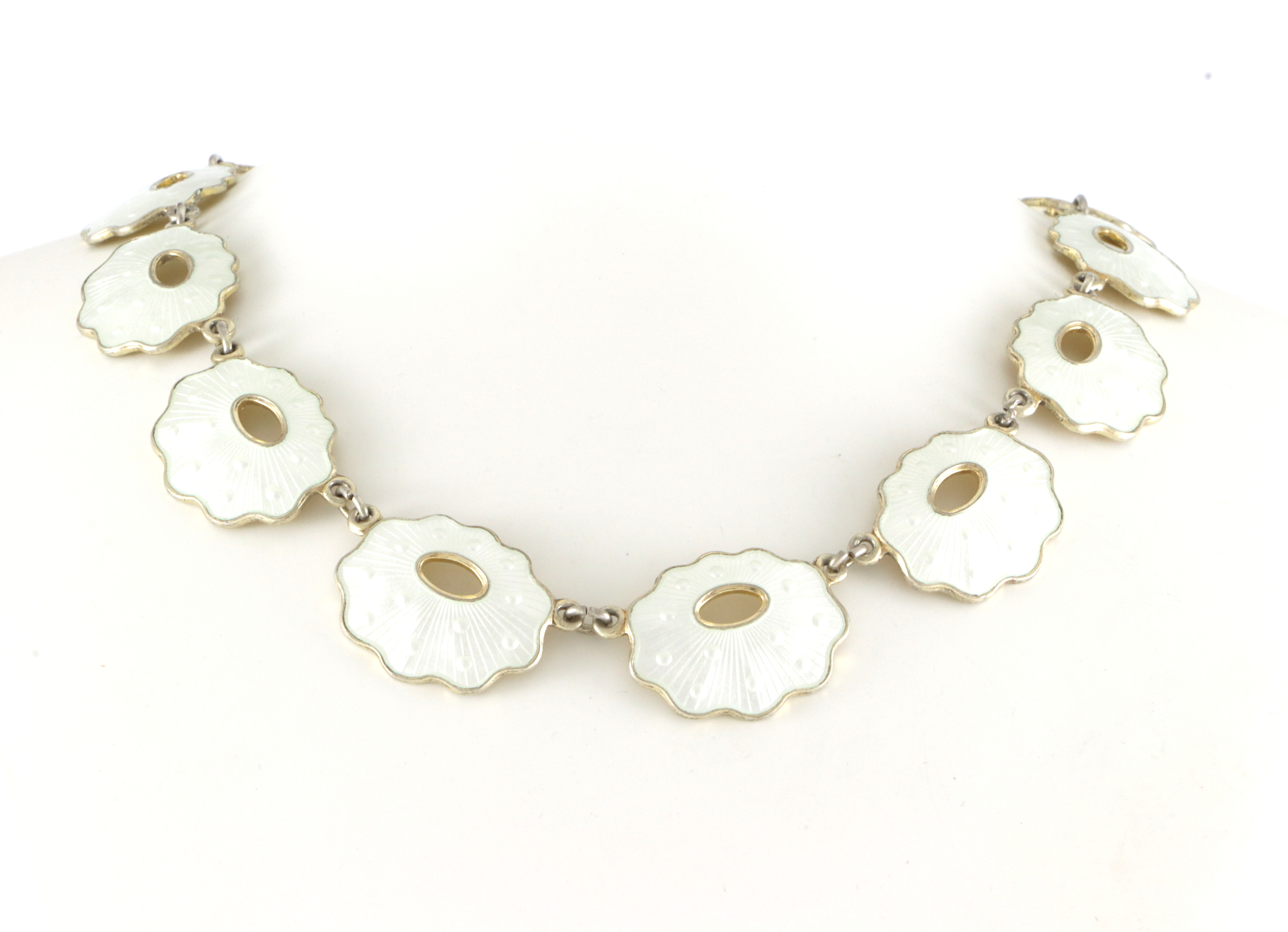 Emaljerte halskjeder