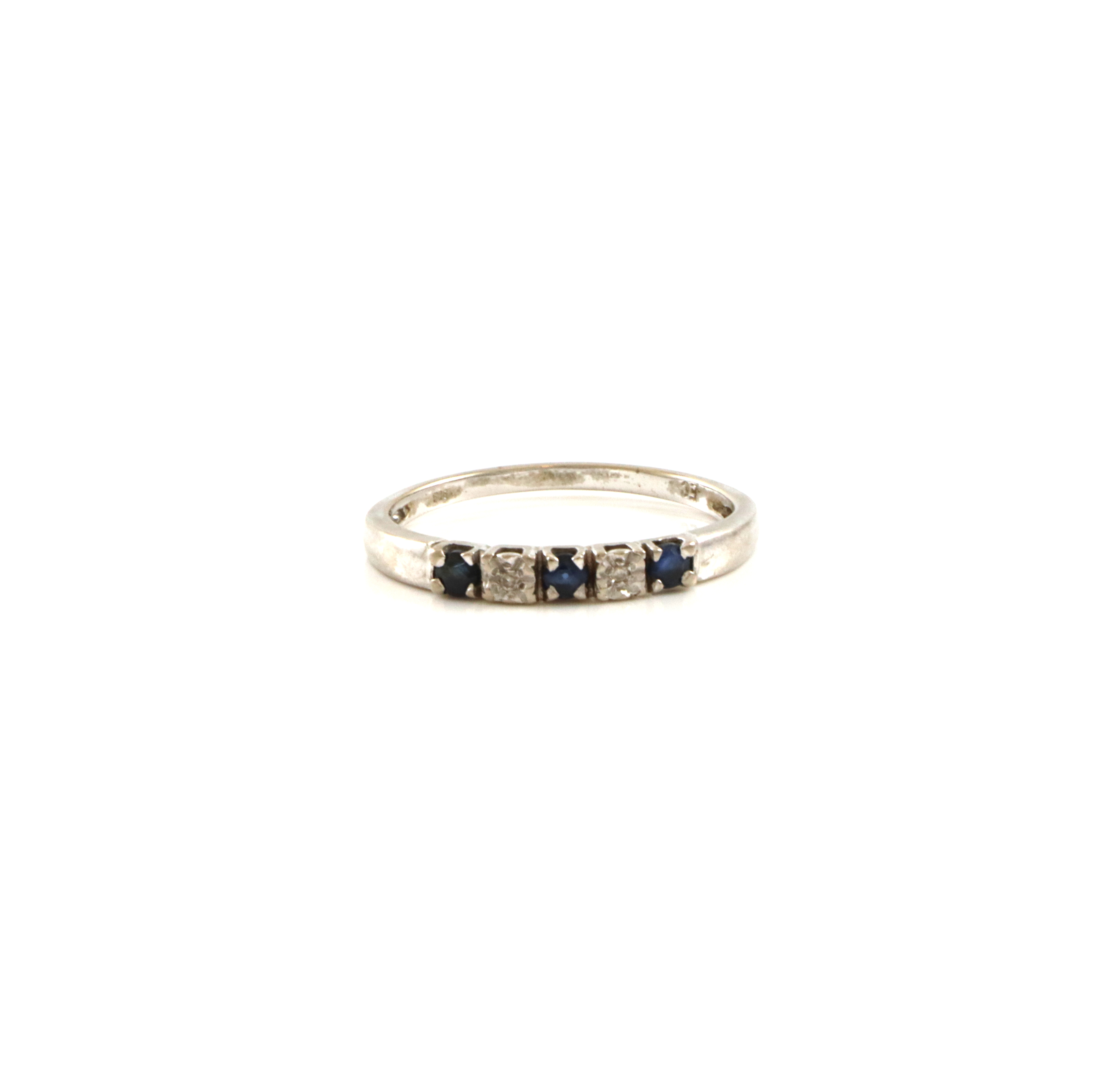 Ring med små safirer og -diamanter. Eric Christophersen, Sandnes