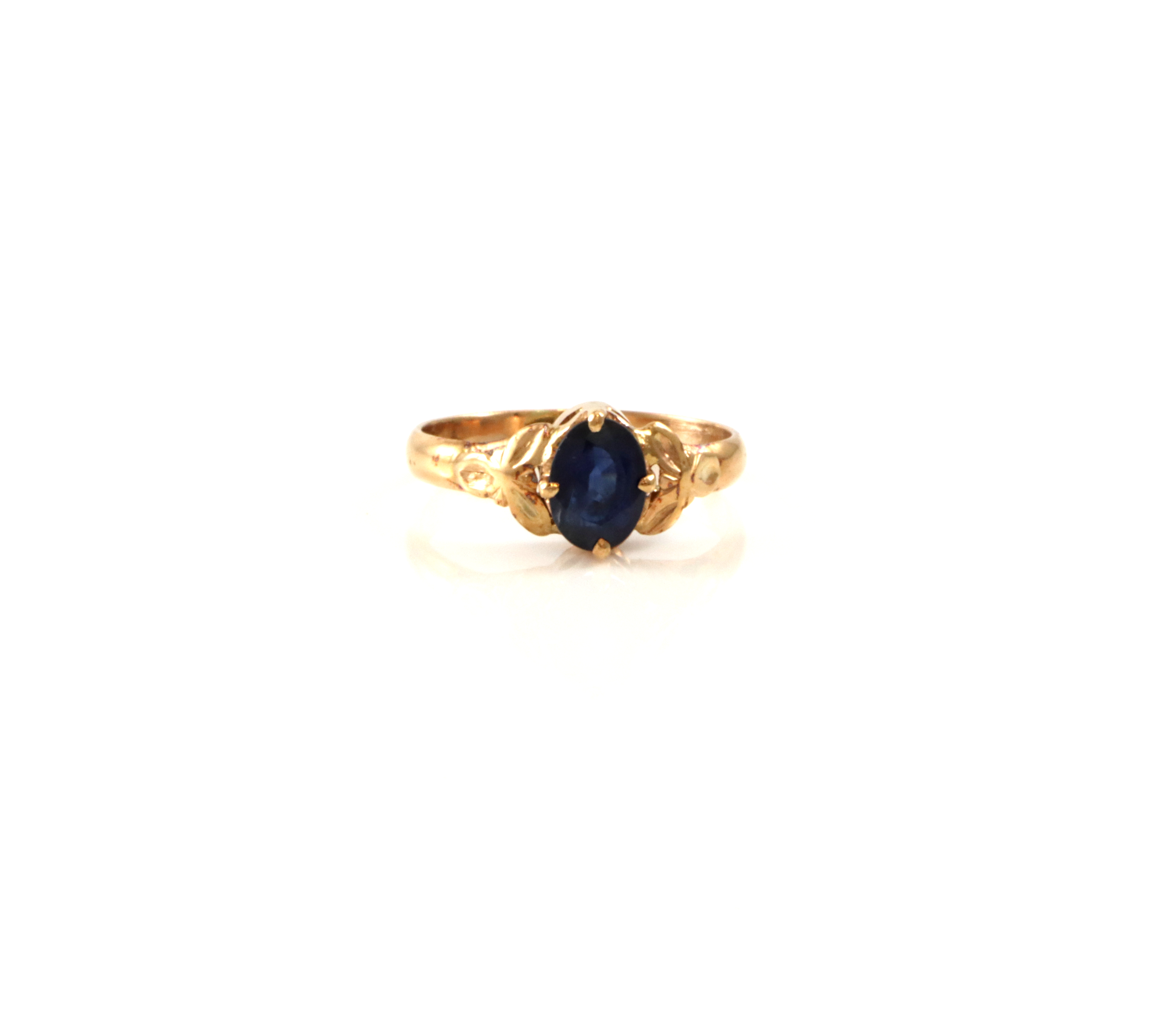 Pen eldre ring med safir