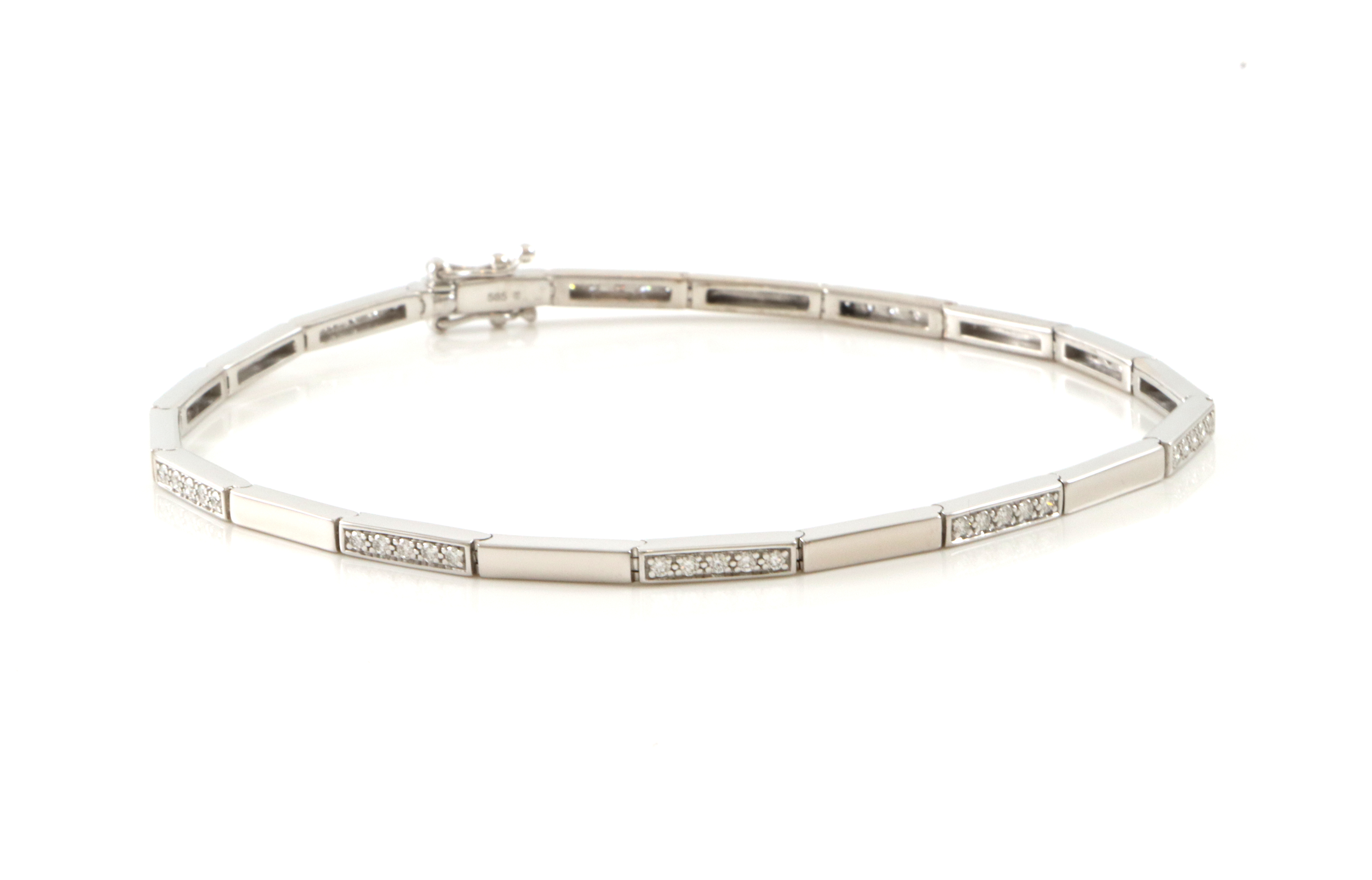 Leddet armbånd med diamanter på tot 0,55 ct. W/Si. Thune. 20,5 cm