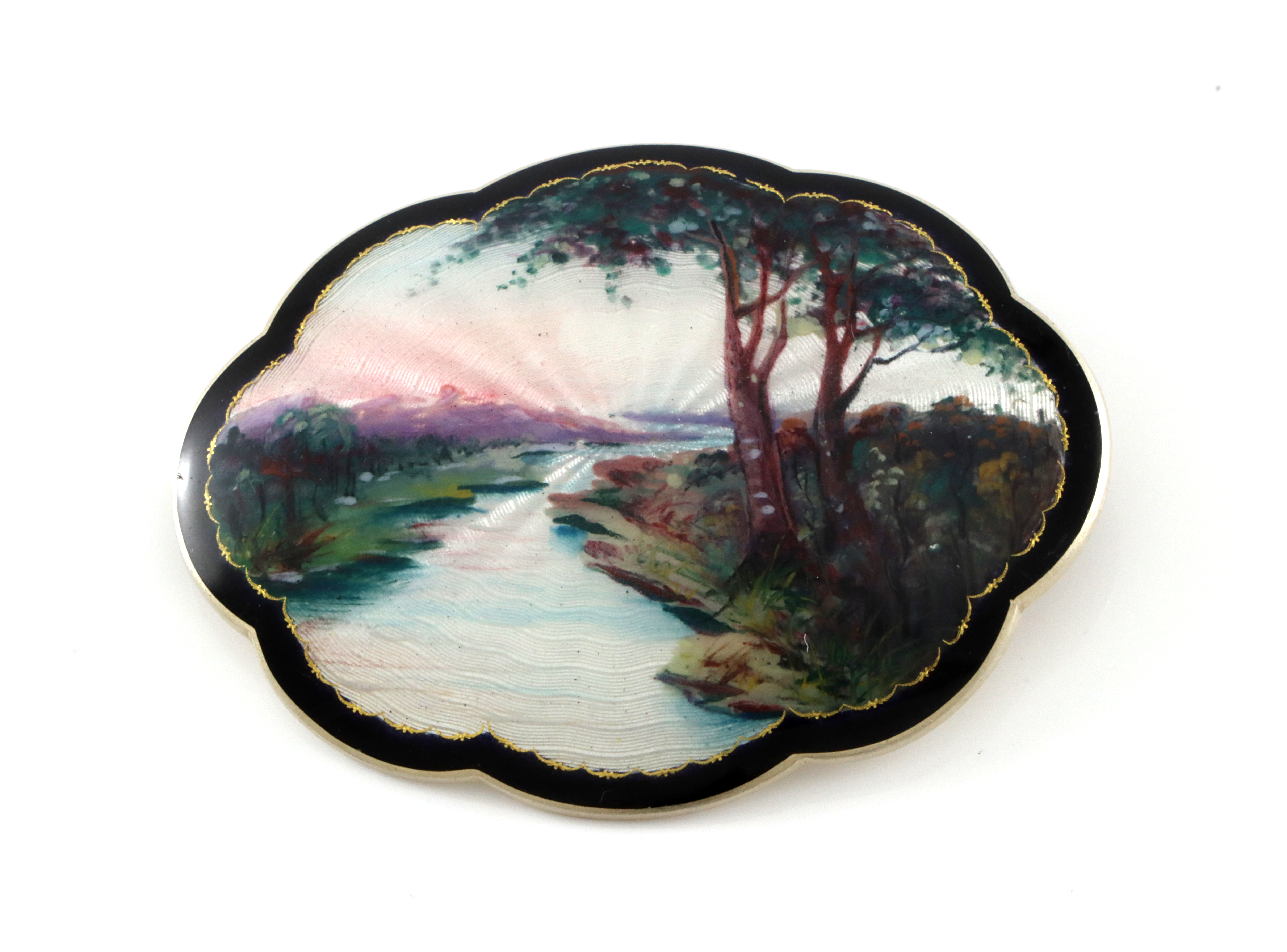 Emaljert brosje i sølv