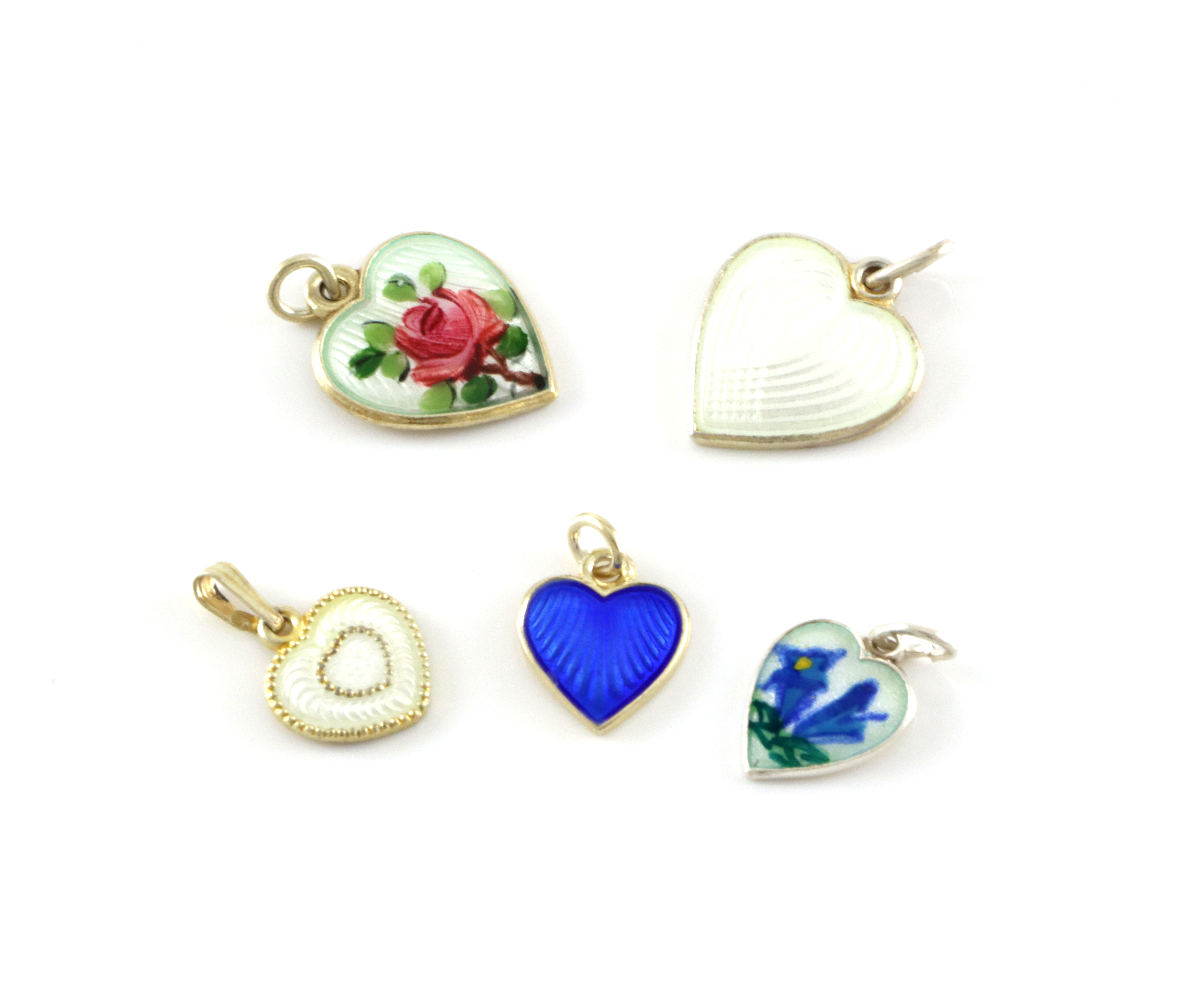 Emaljerte anheng i sølv