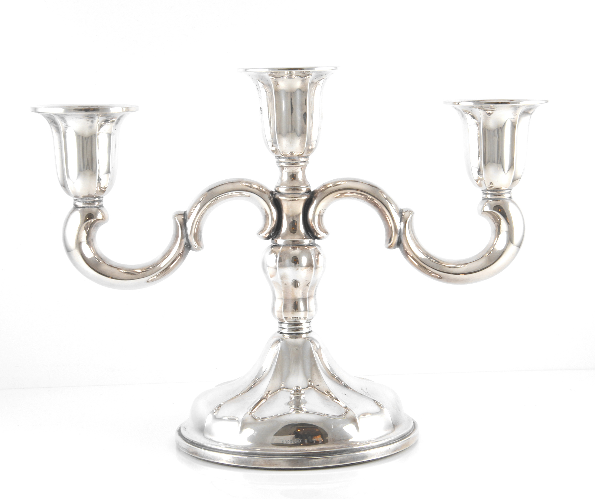 "Klassisk" trearmet kandelaber i 830 sølv fra Th. Marthinsen