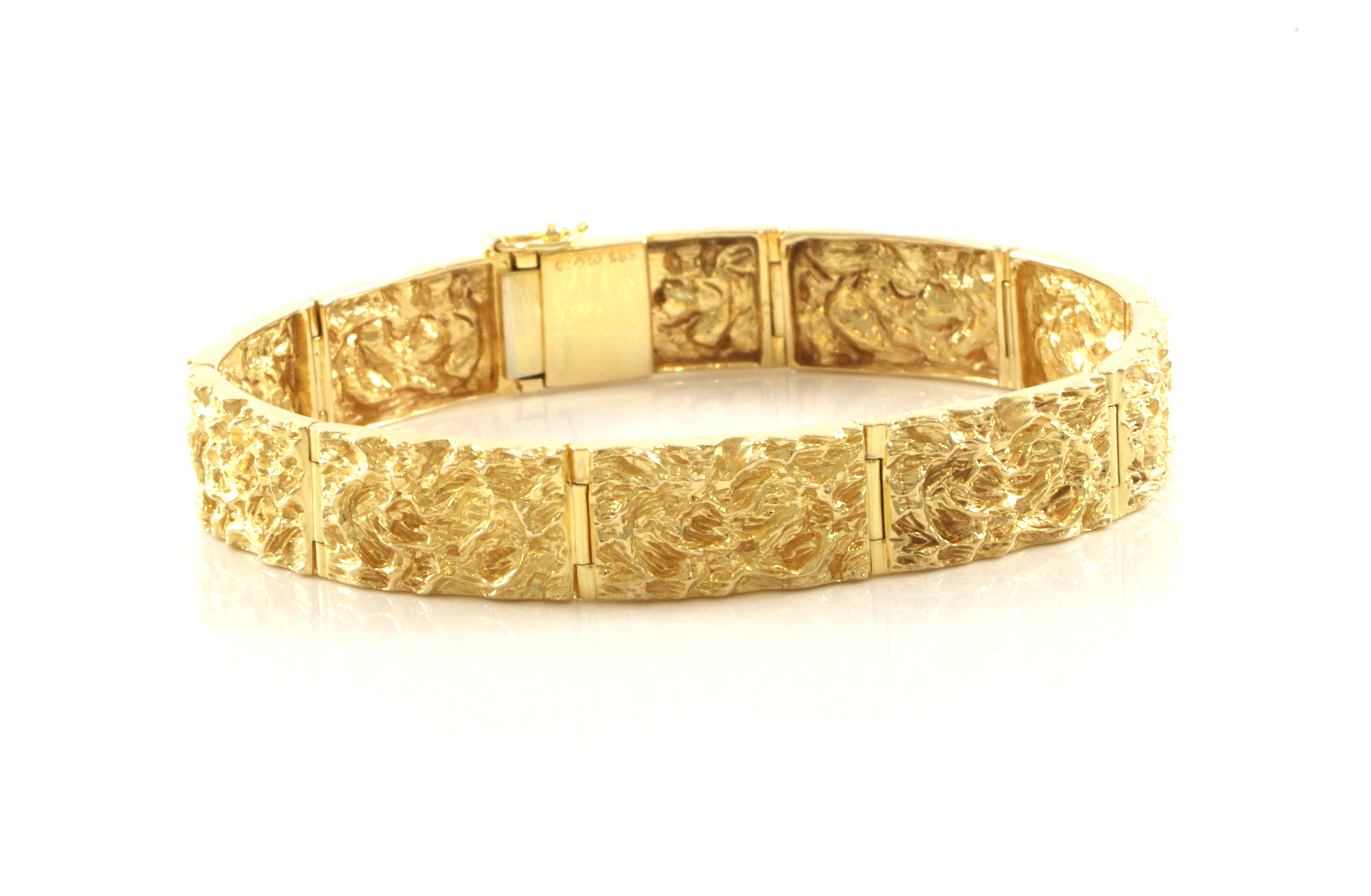 Finsk-inspirert armbånd. Mestergull. 17,7 cm