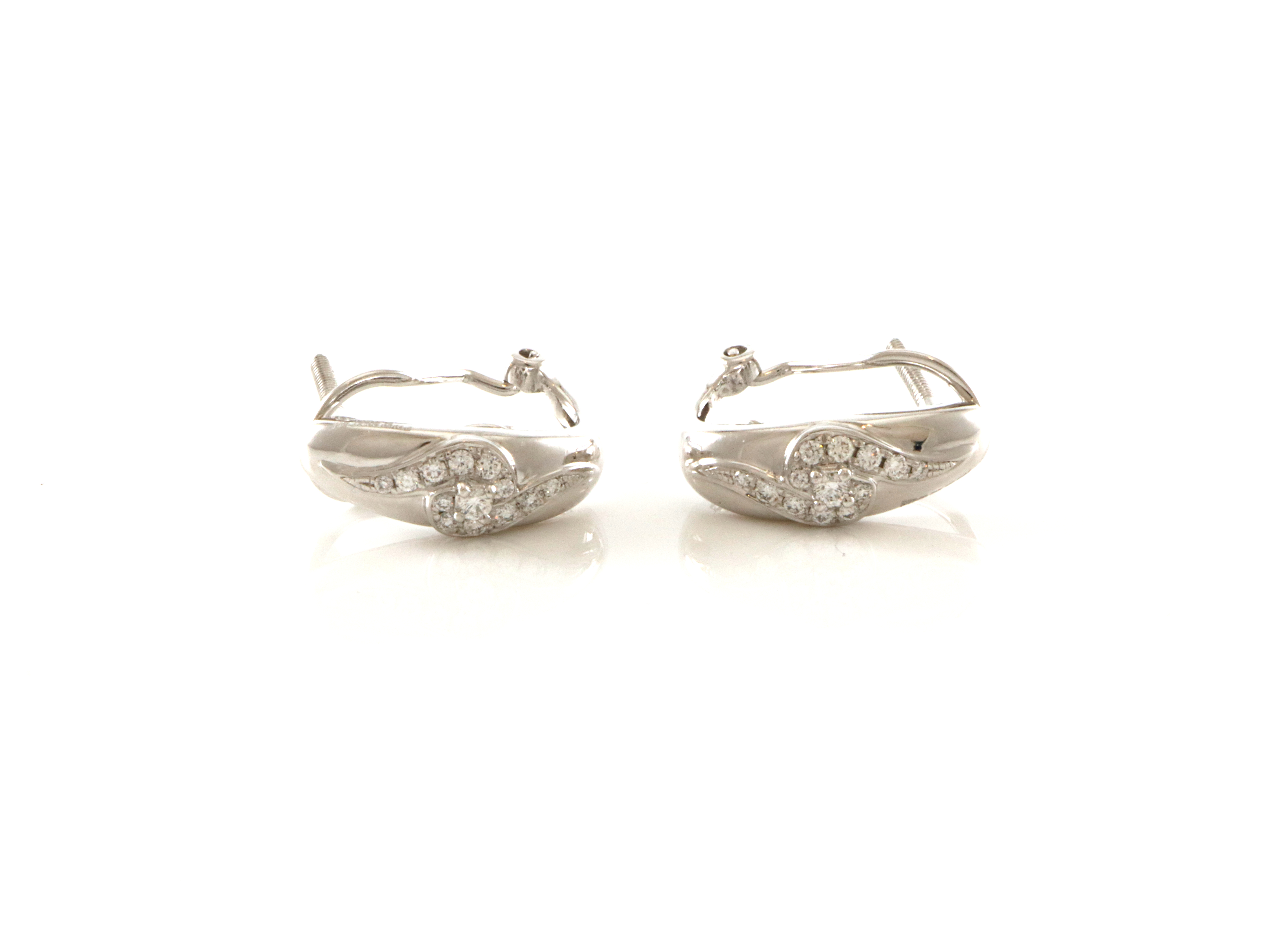 Lekre øredobber med diamanter