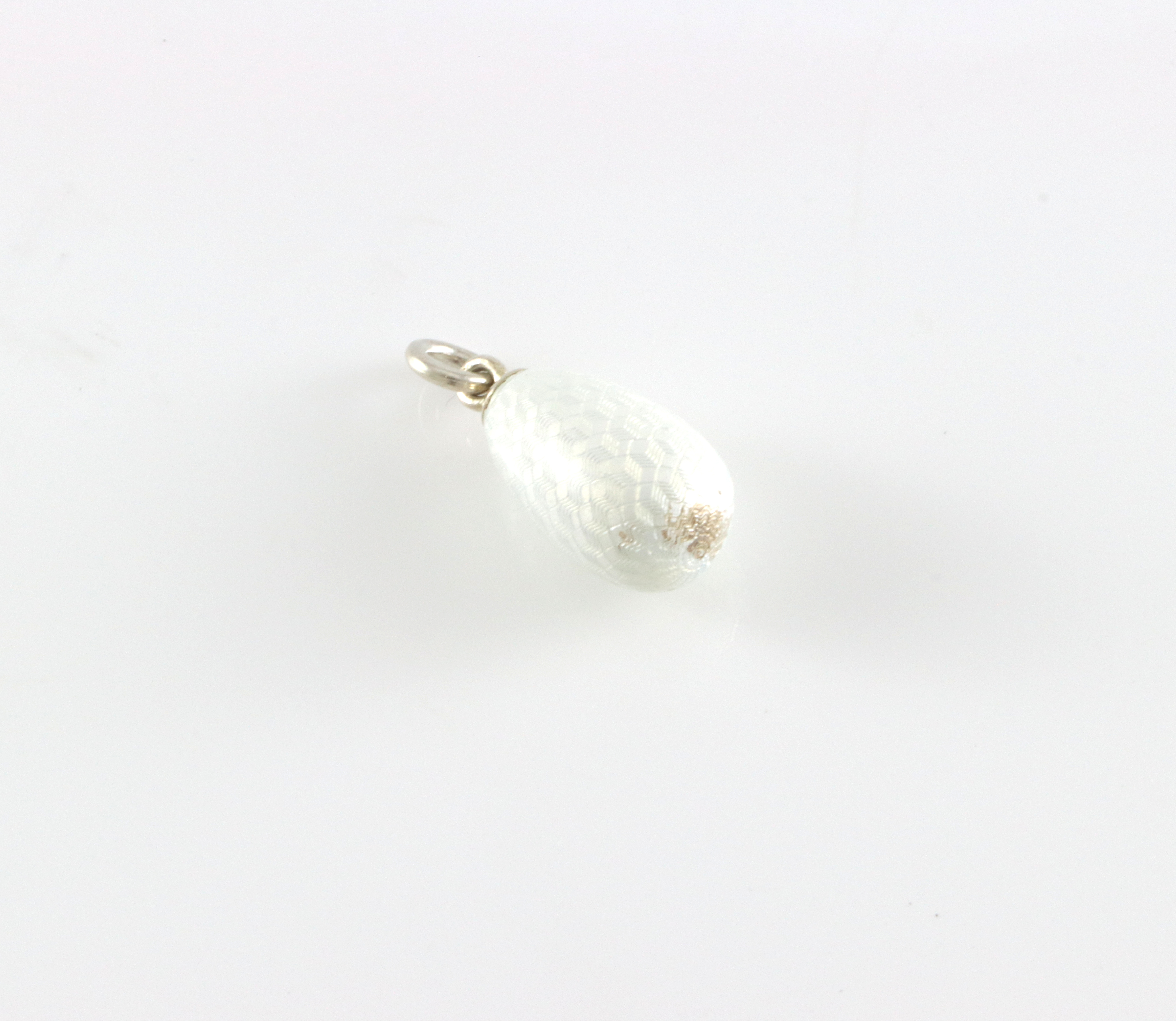 Emaljerte anheng i sølv