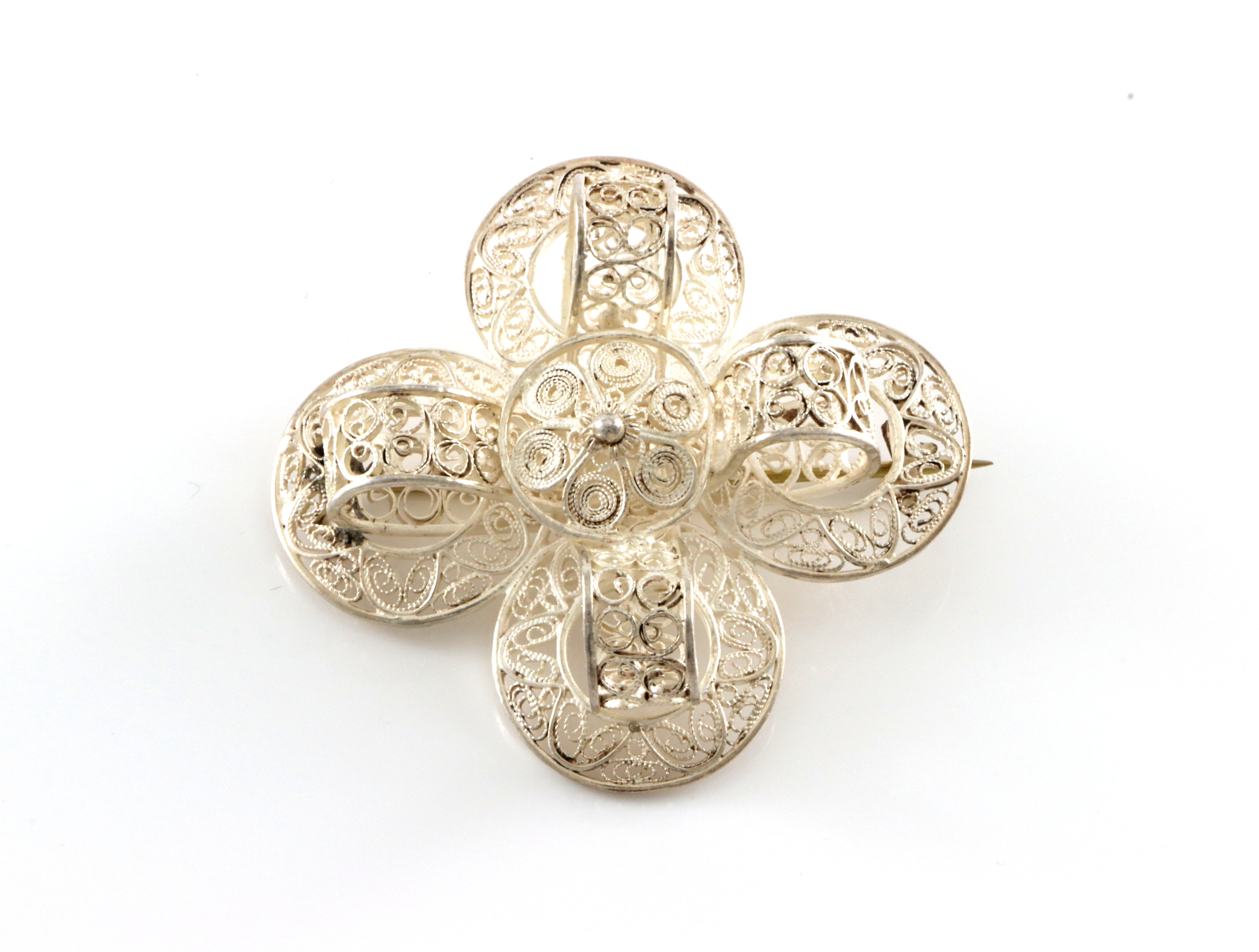 Brosje i sølv, antikk