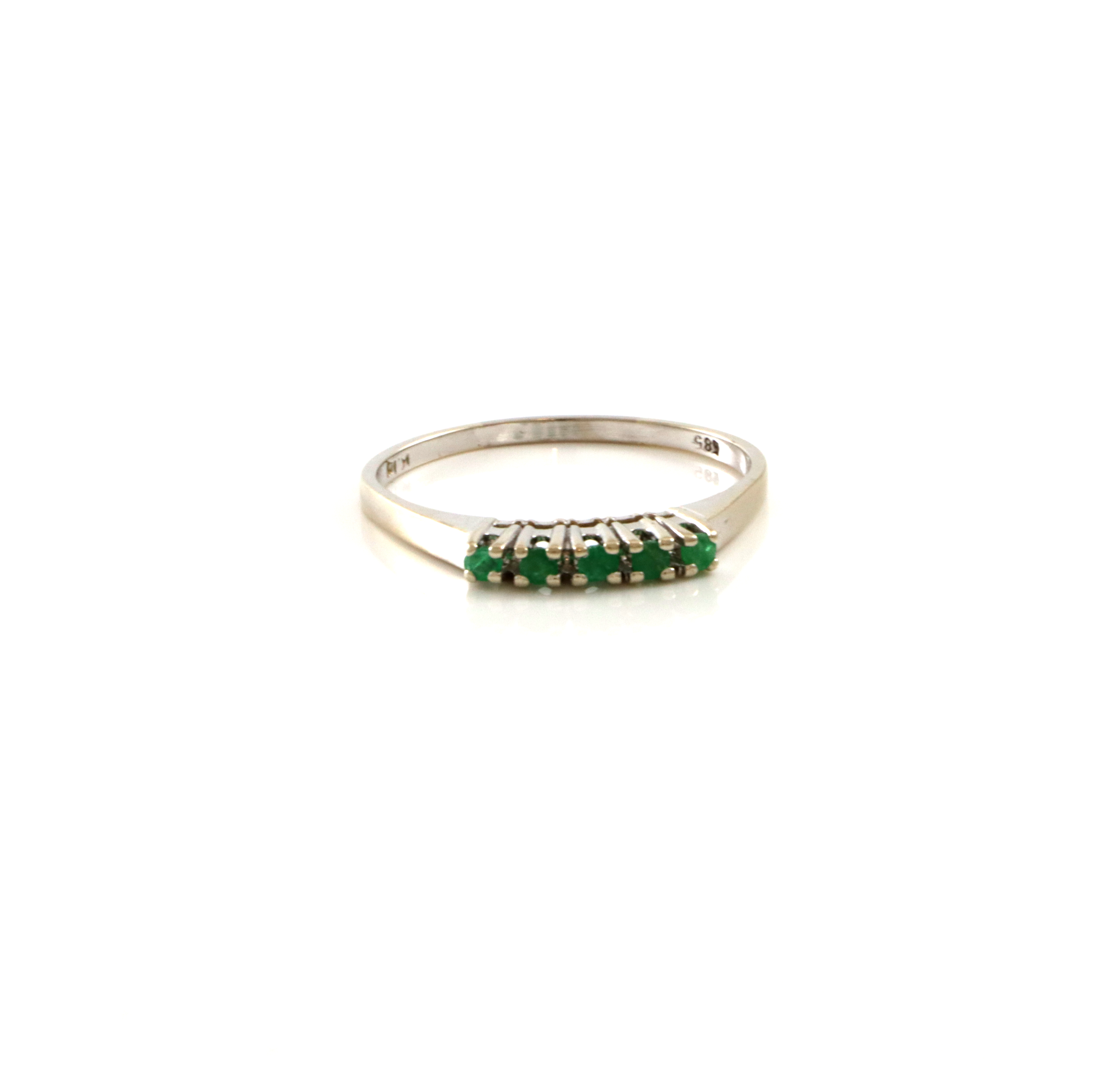 Ring med smaragder