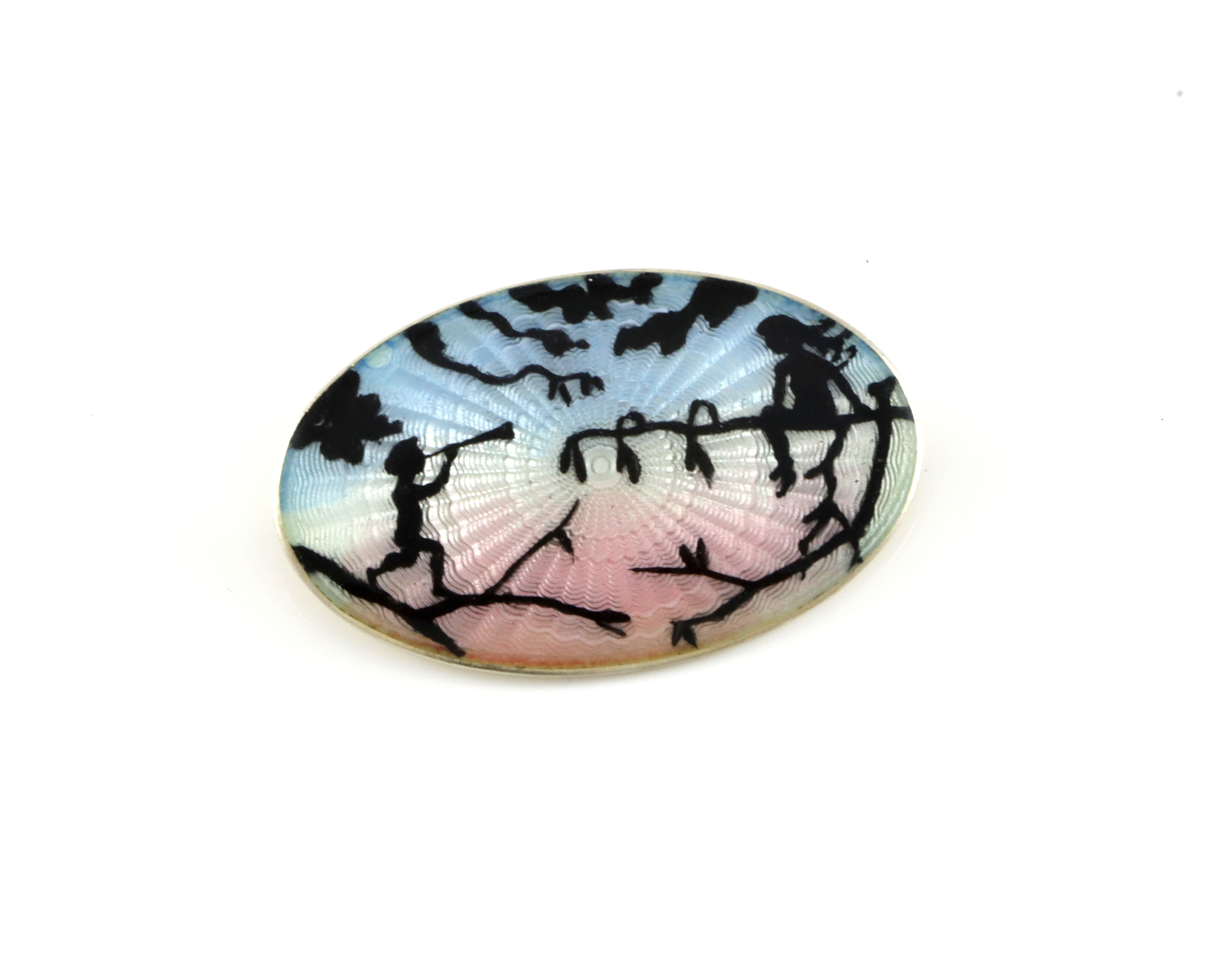 Emaljert brosje i sølv