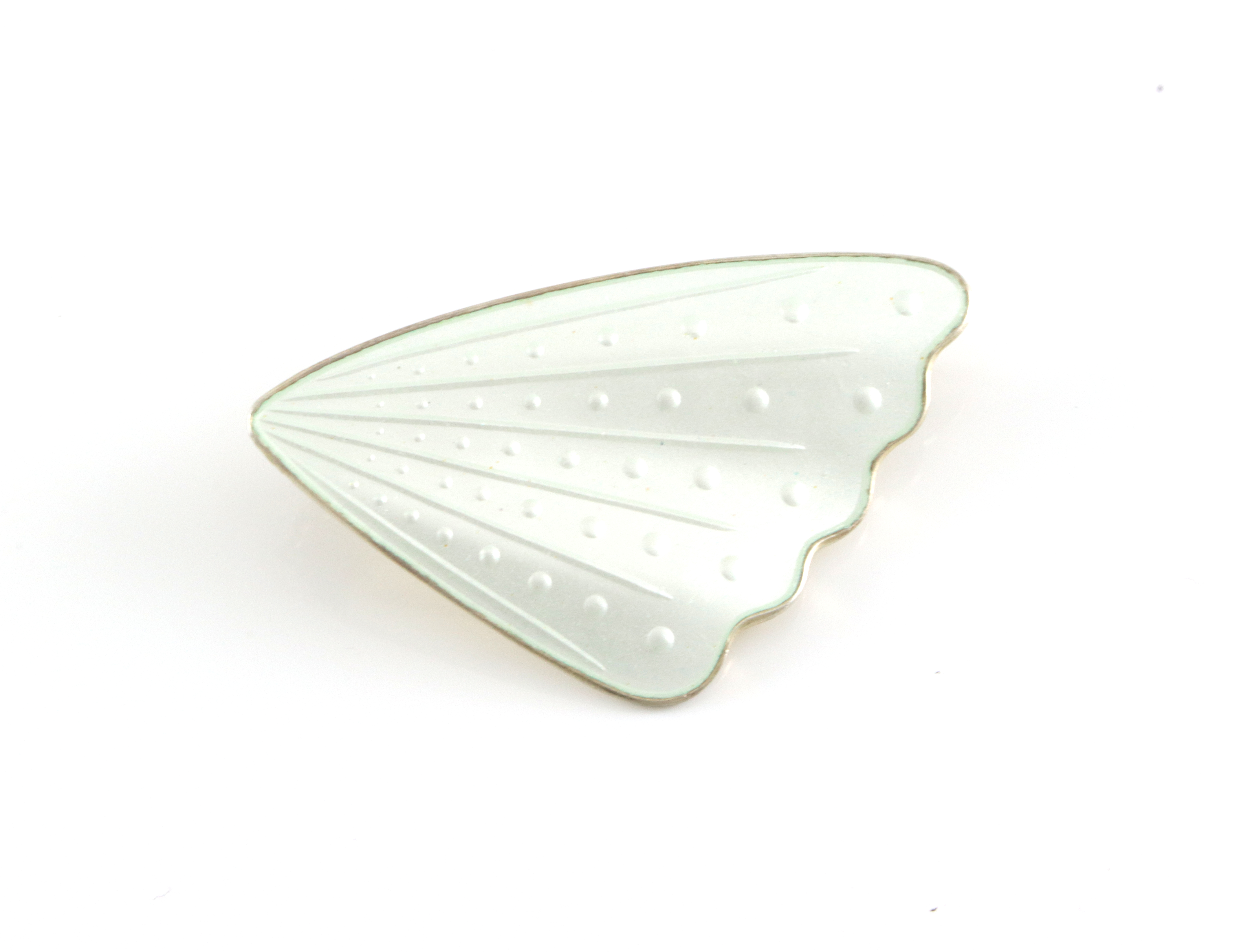 Emaljert brosje i sølv