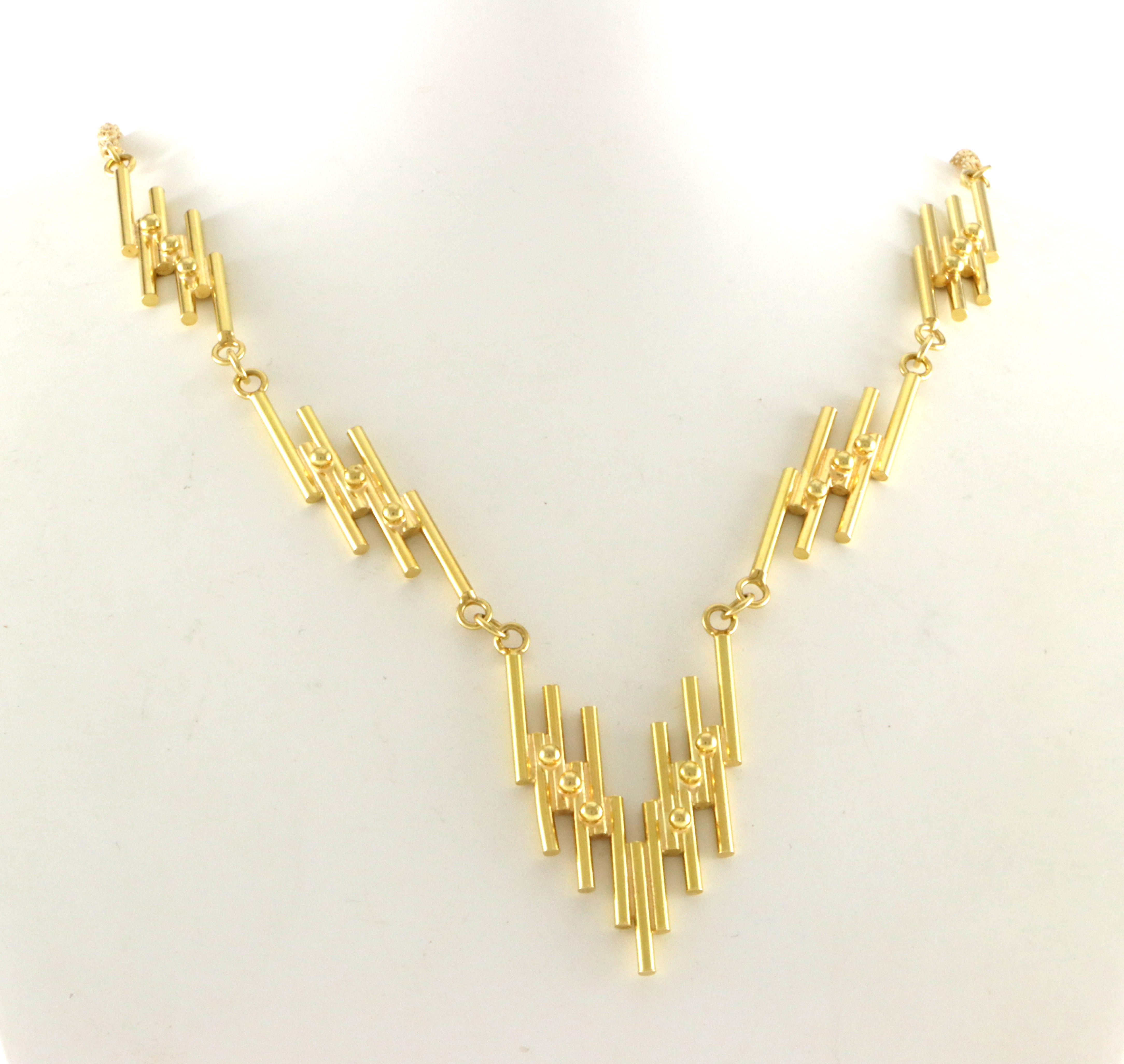 Griselekkert modernistisk collier